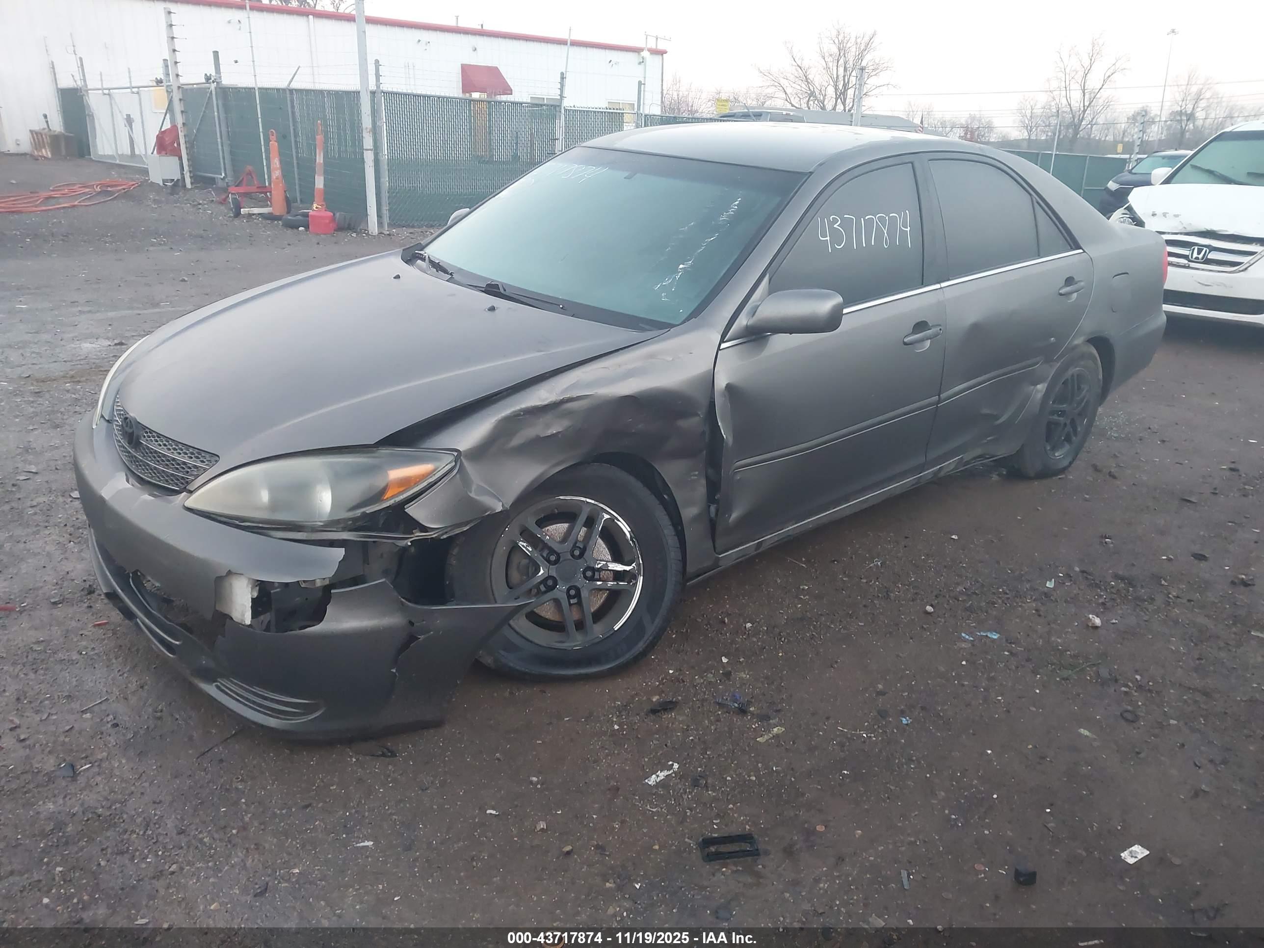 TOYOTA CAMRY image 2