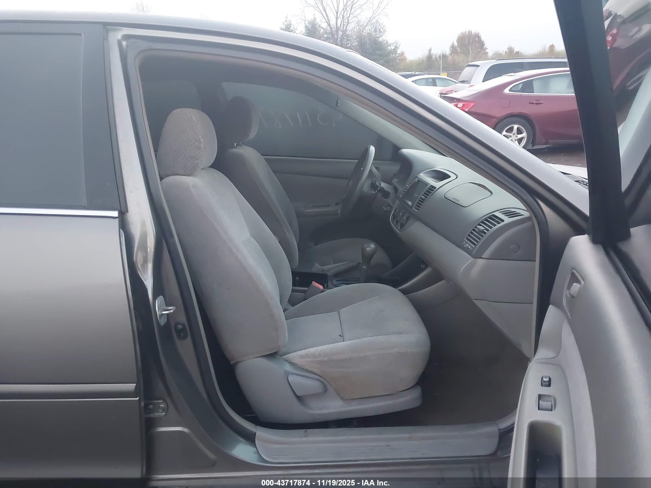 TOYOTA CAMRY image 5