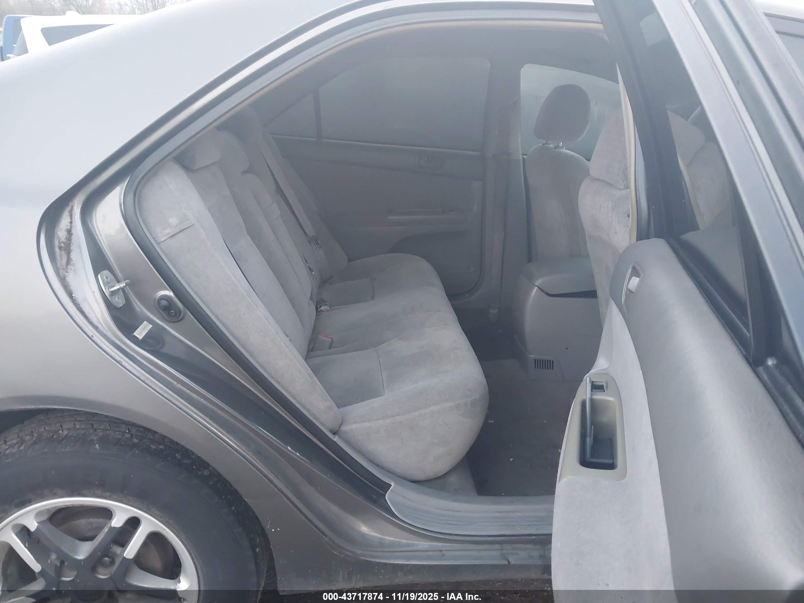 TOYOTA CAMRY image 8