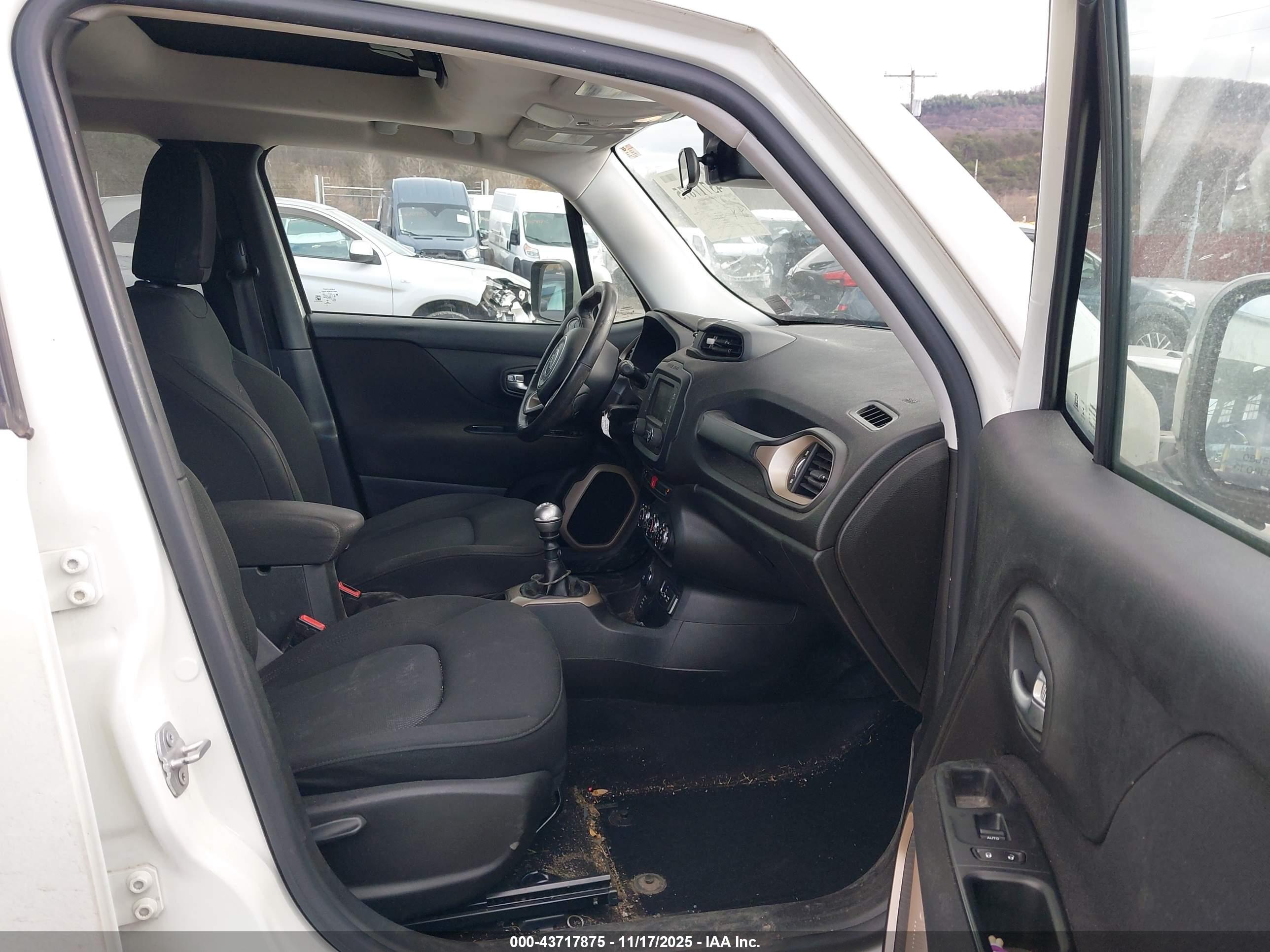 JEEP RENEGADE image 5