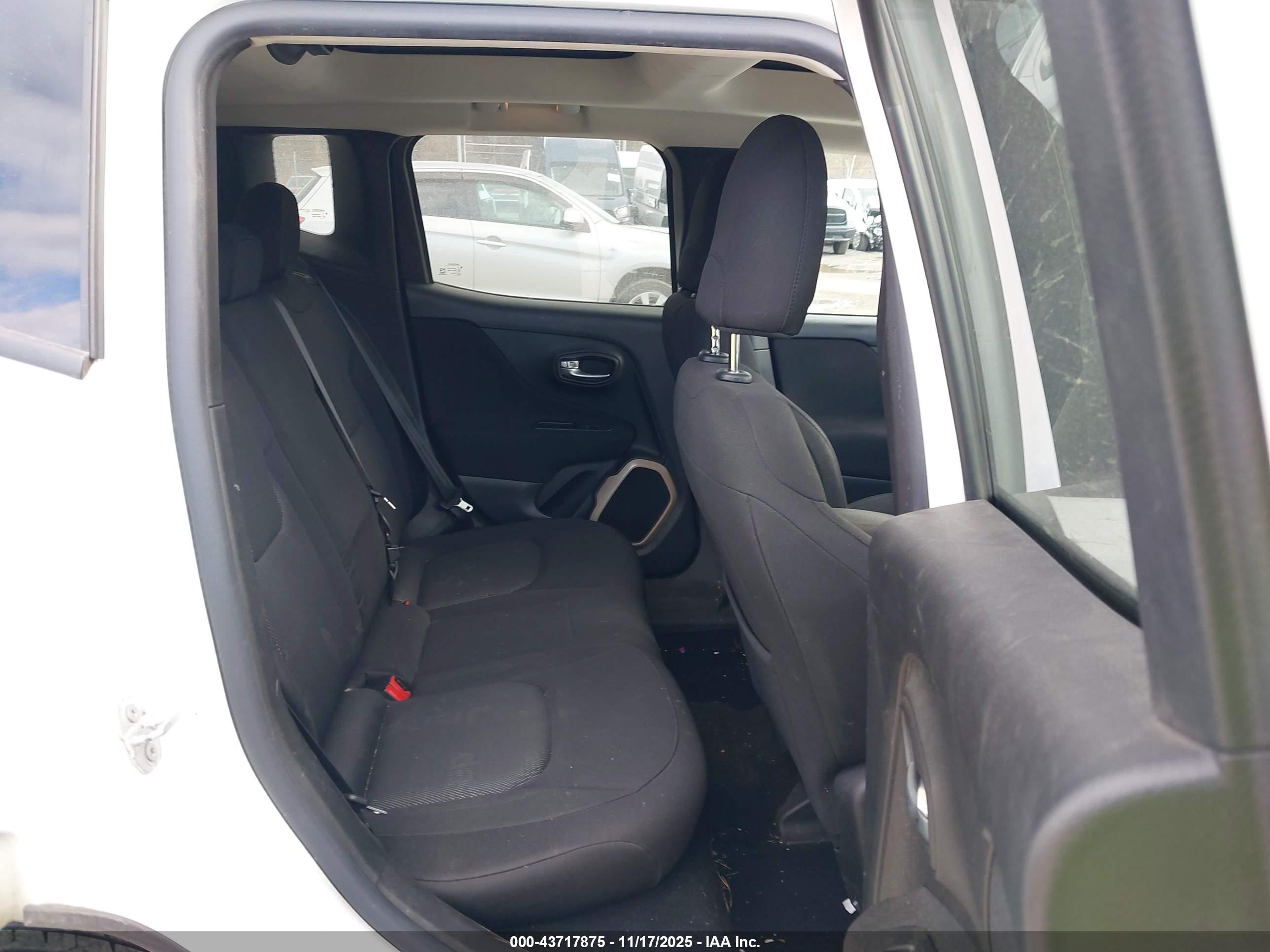 JEEP RENEGADE image 8
