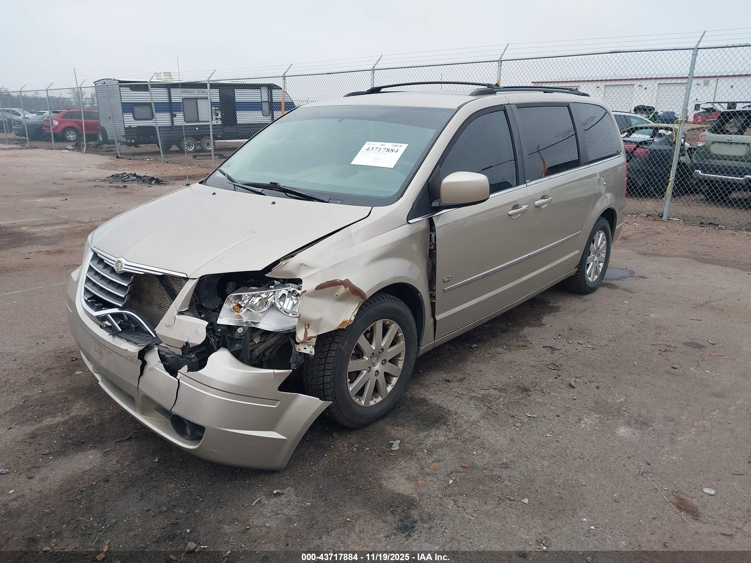 CHRYSLER TOWN image 2