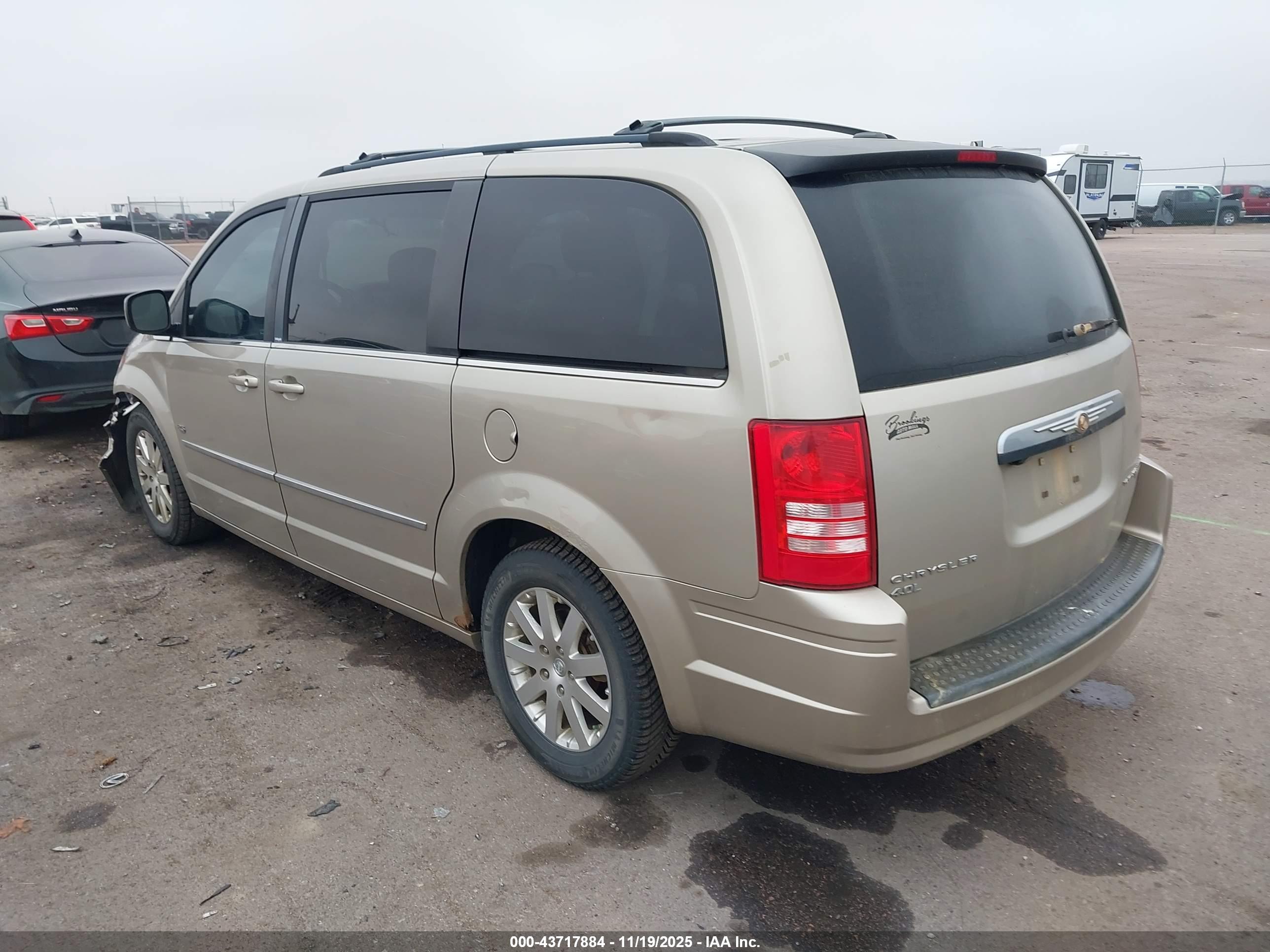 CHRYSLER TOWN image 3