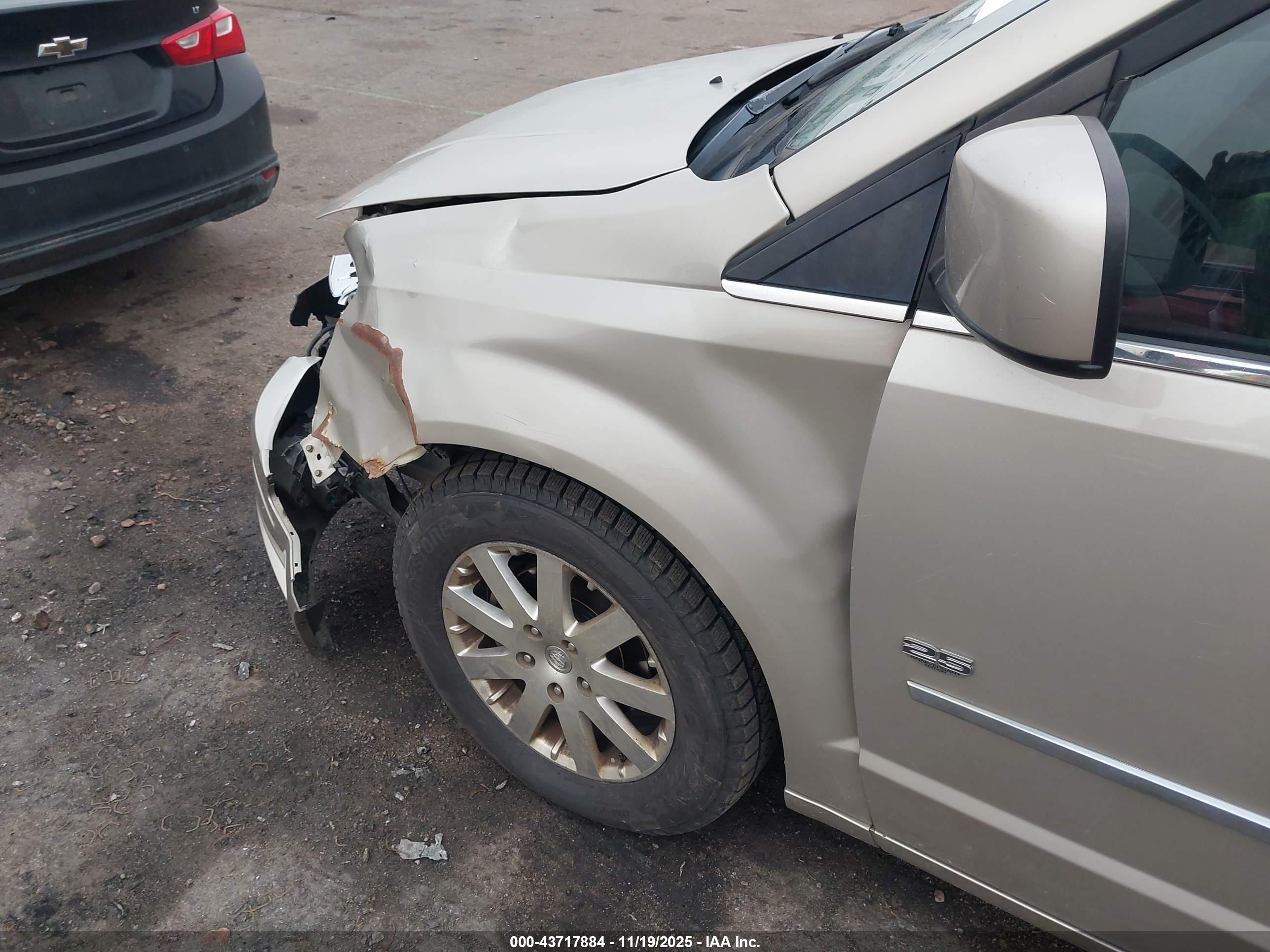 CHRYSLER TOWN image 6