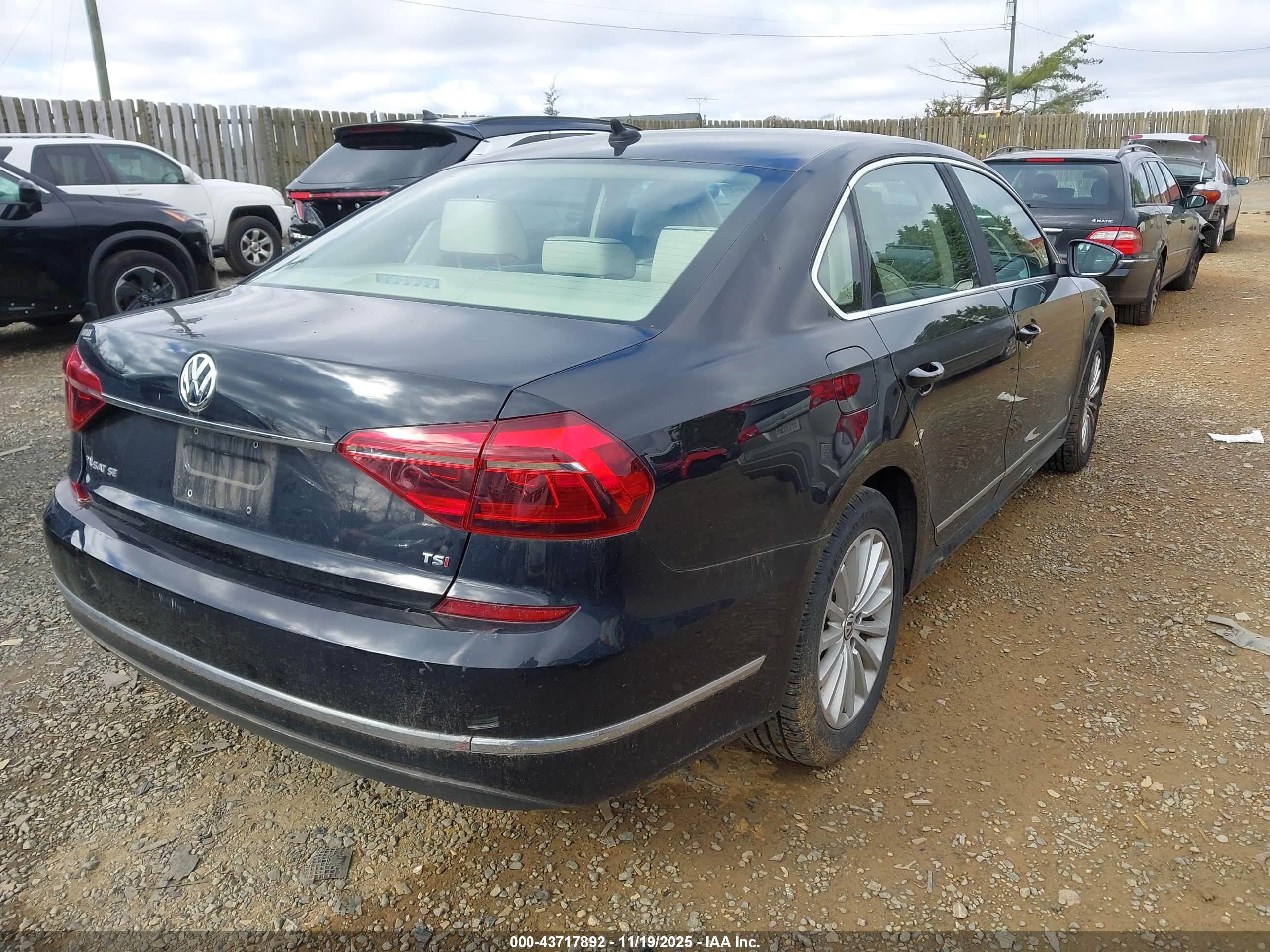 VOLKSWAGEN PASSAT image 4