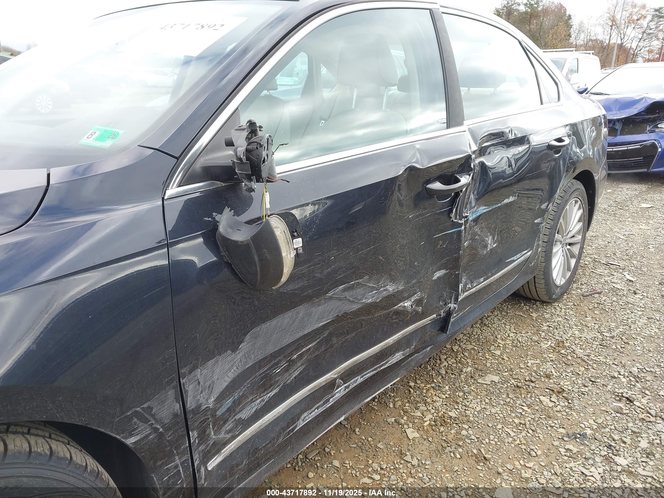 VOLKSWAGEN PASSAT image 6