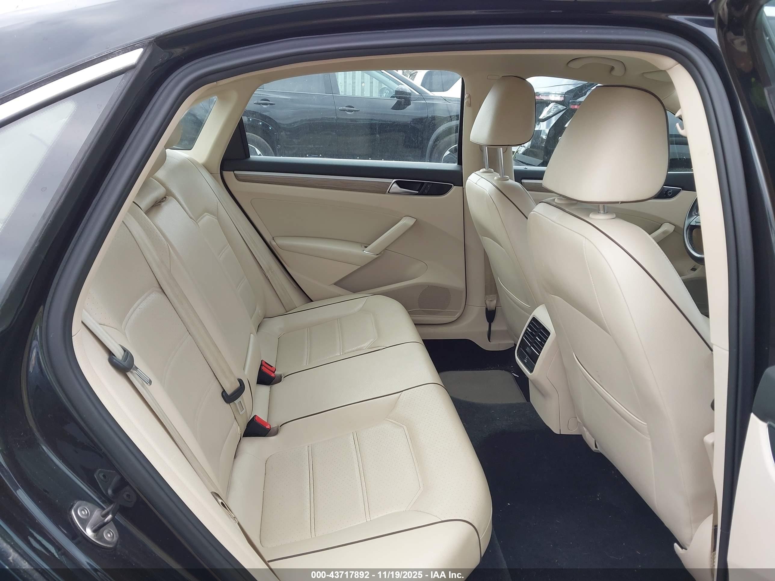 VOLKSWAGEN PASSAT image 8