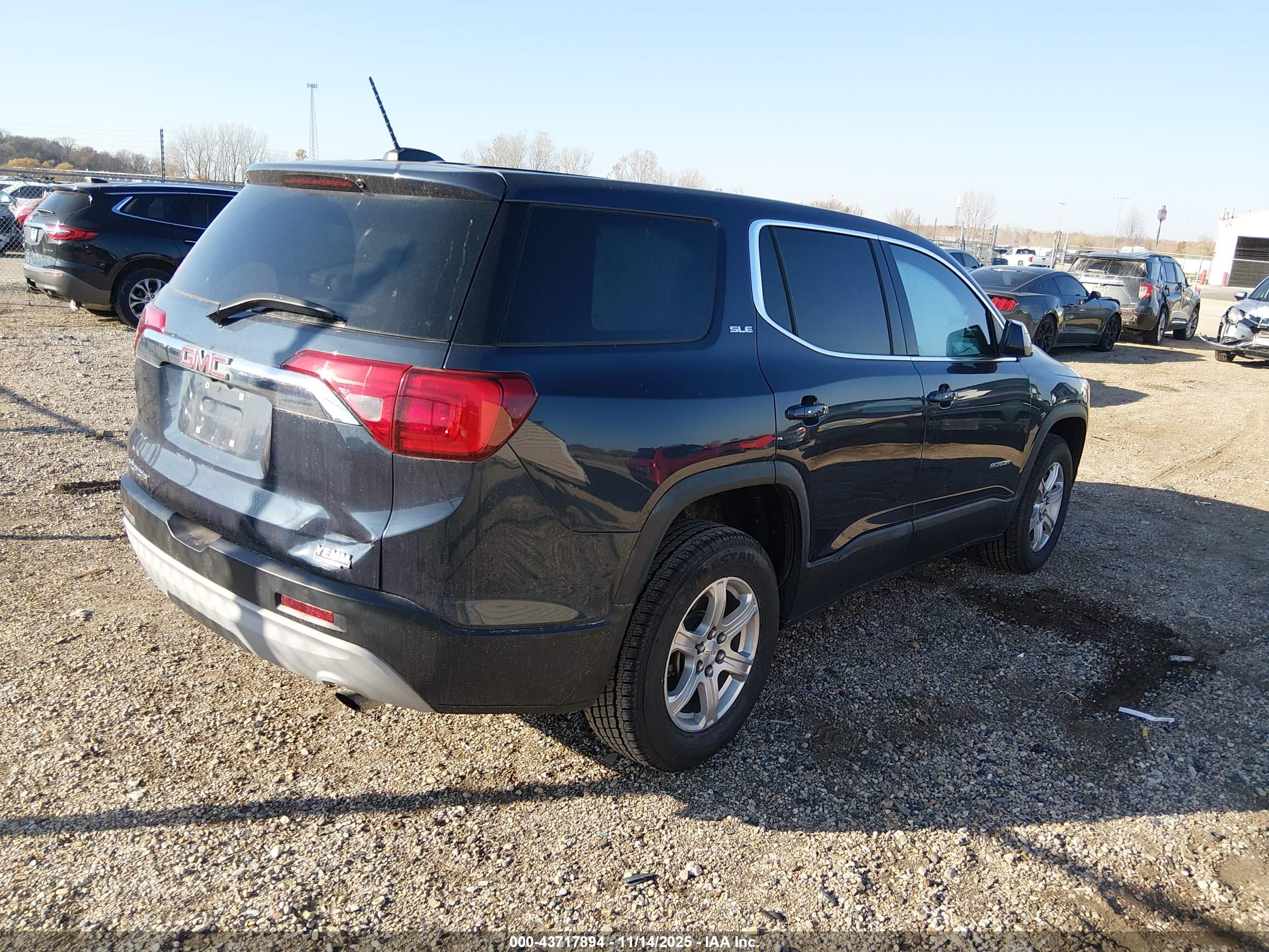 GMC ACADIA image 4