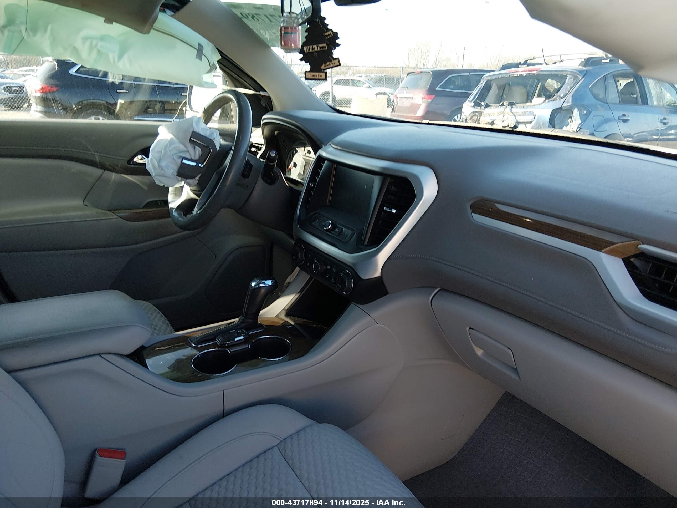 GMC ACADIA image 5