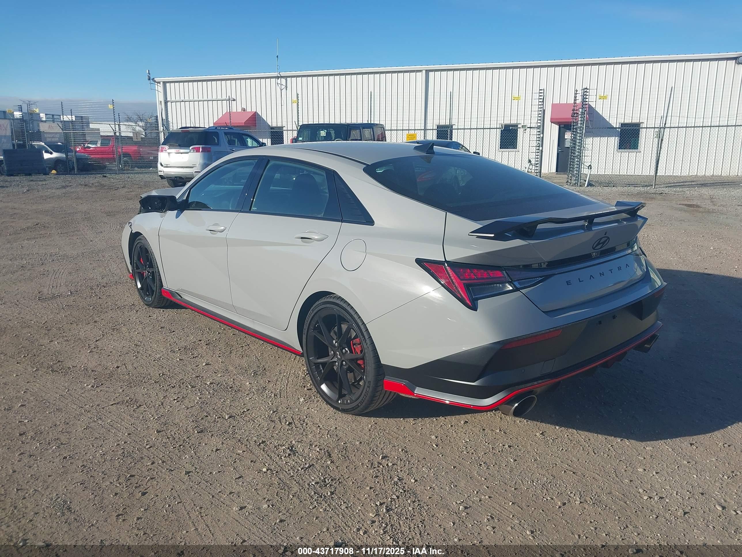HYUNDAI ELANTRA image 3