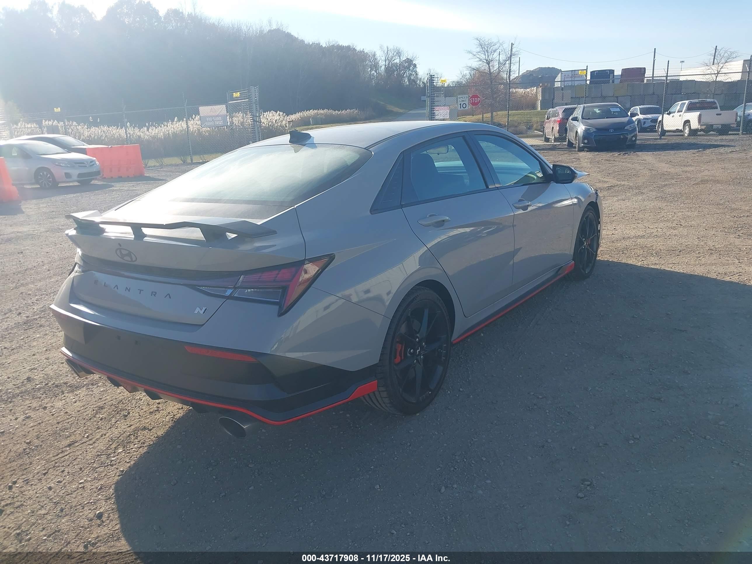 HYUNDAI ELANTRA image 4