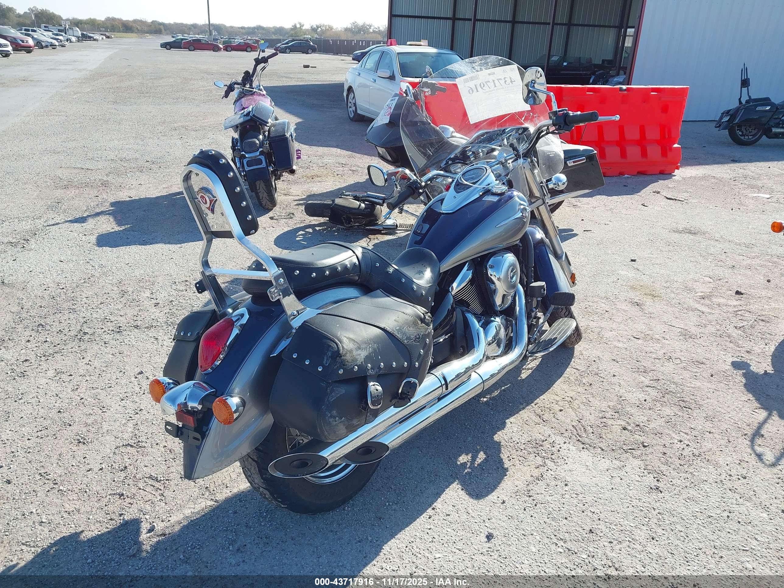 KAWASAKI VN900 image 4