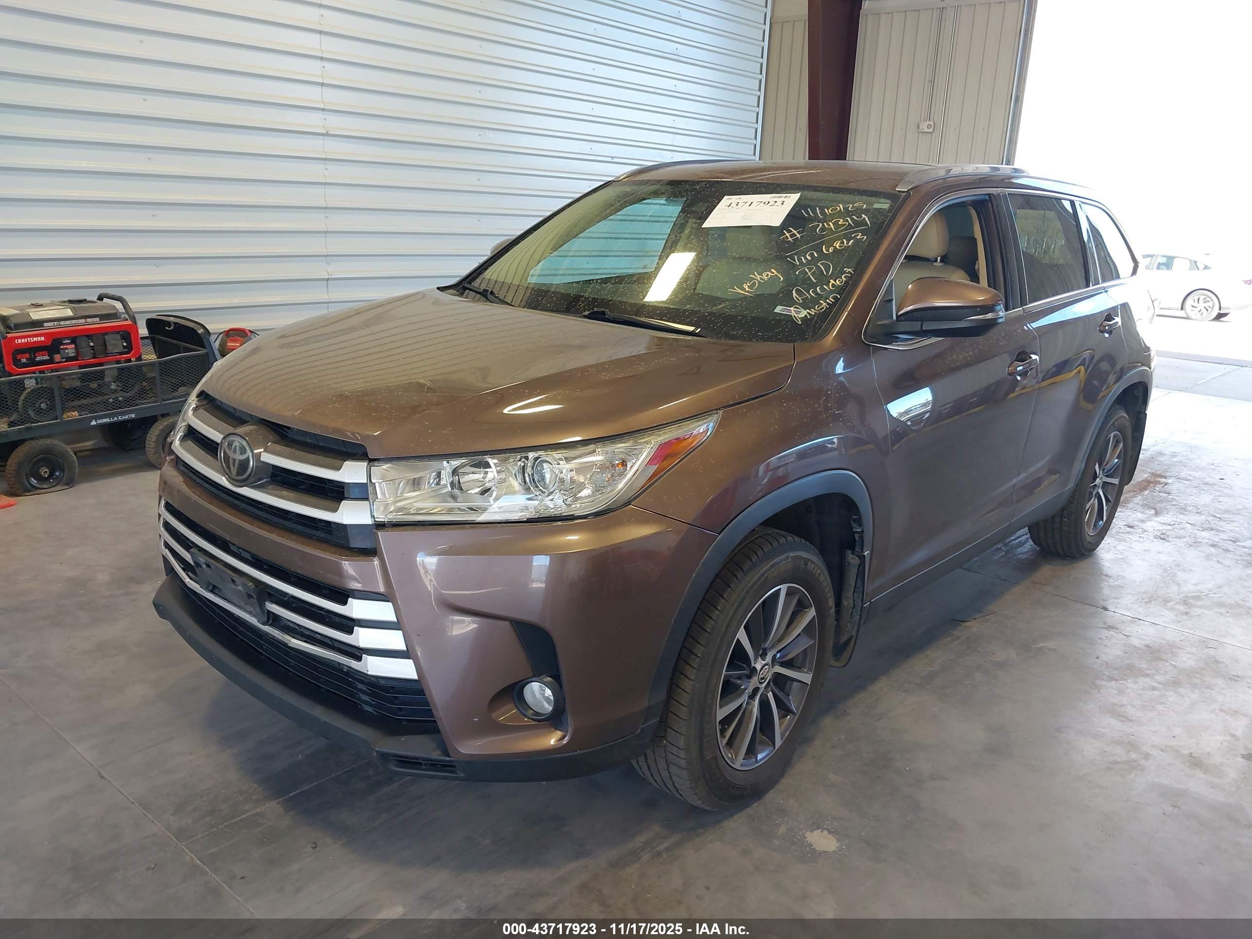 TOYOTA HIGHLANDER image 2