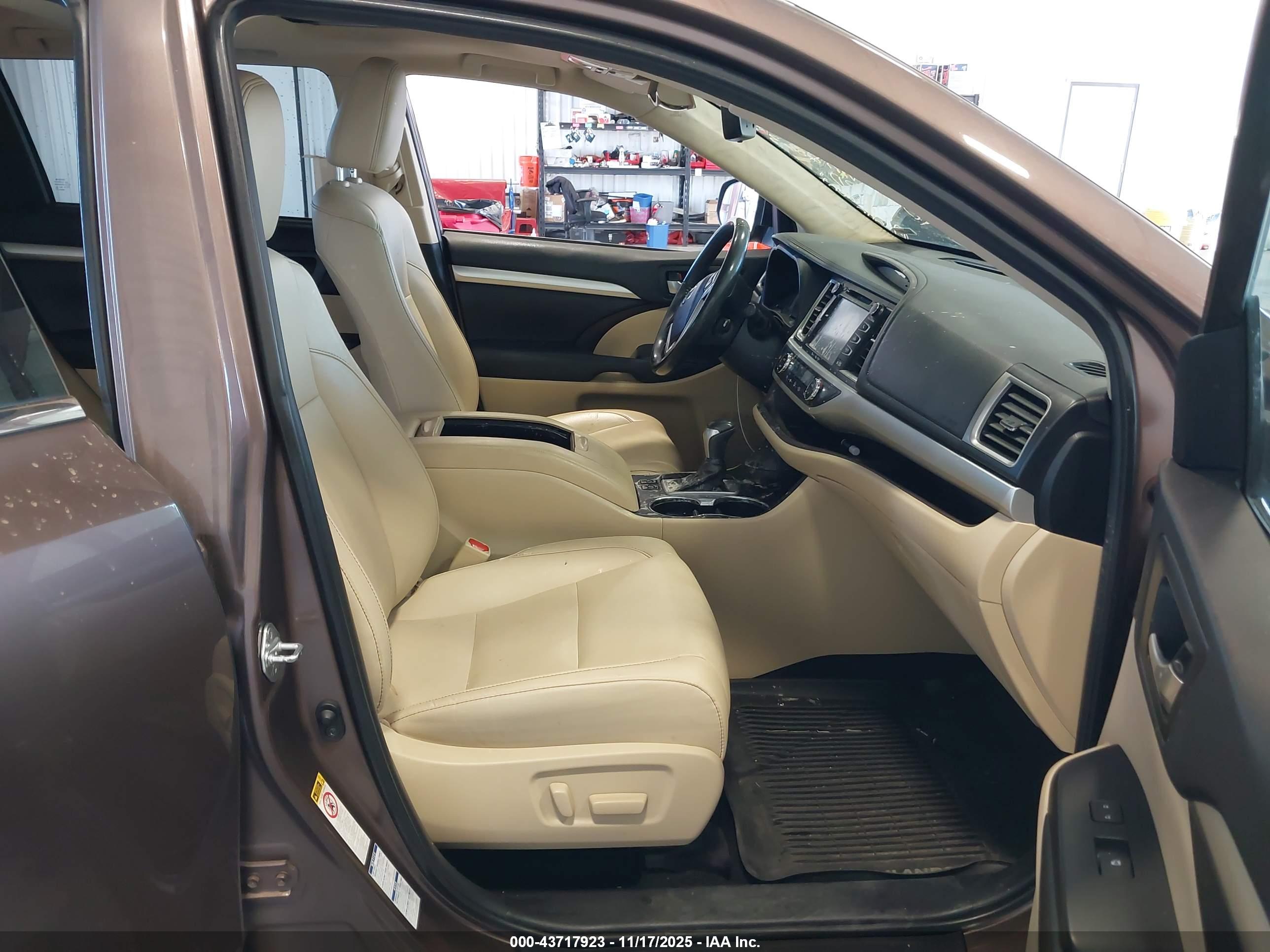 TOYOTA HIGHLANDER image 5
