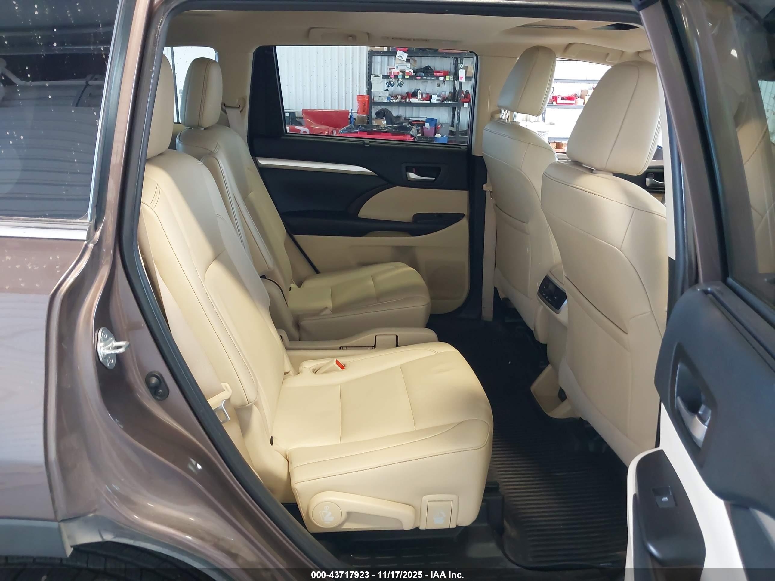 TOYOTA HIGHLANDER image 8
