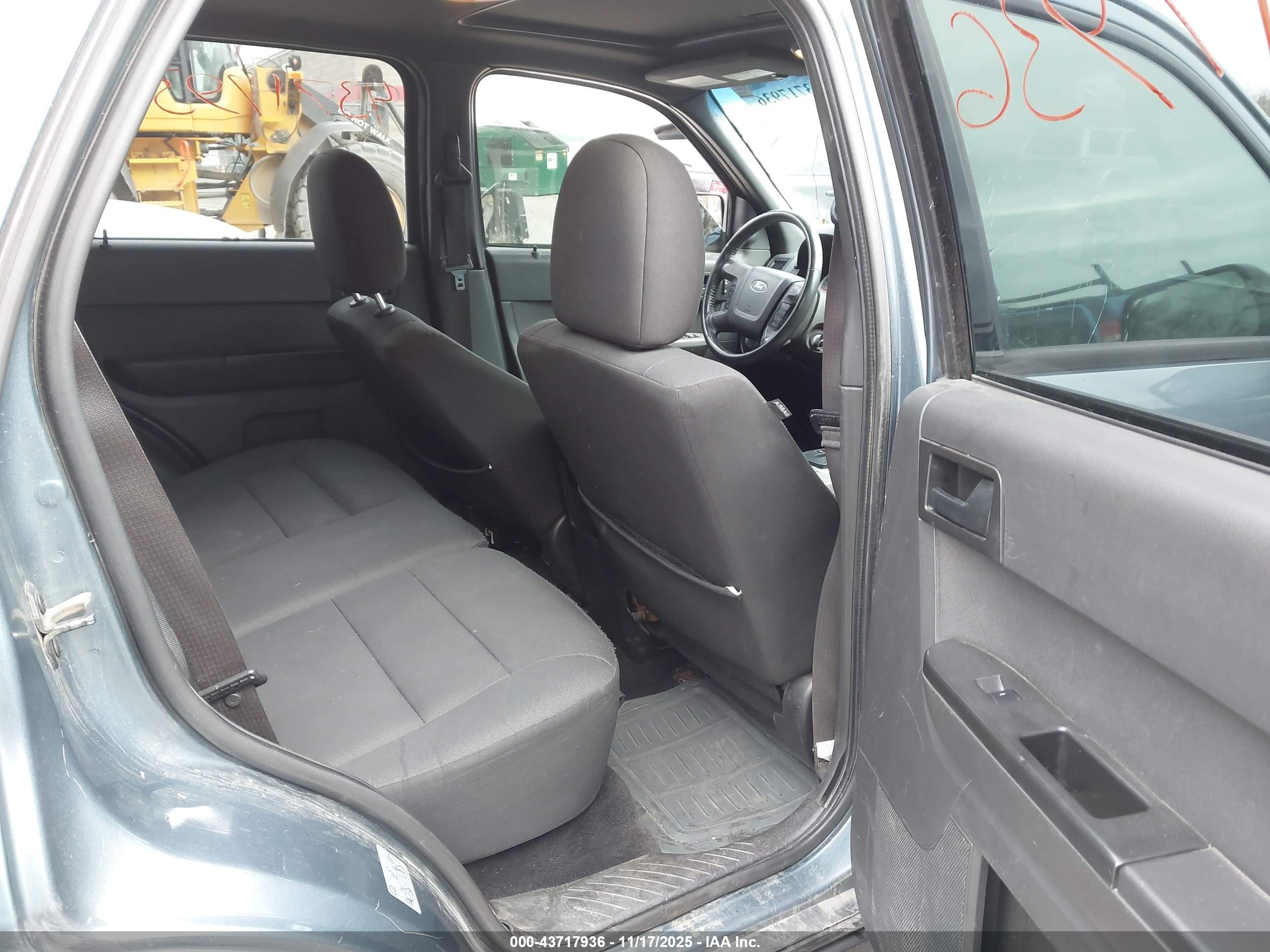 FORD ESCAPE image 8