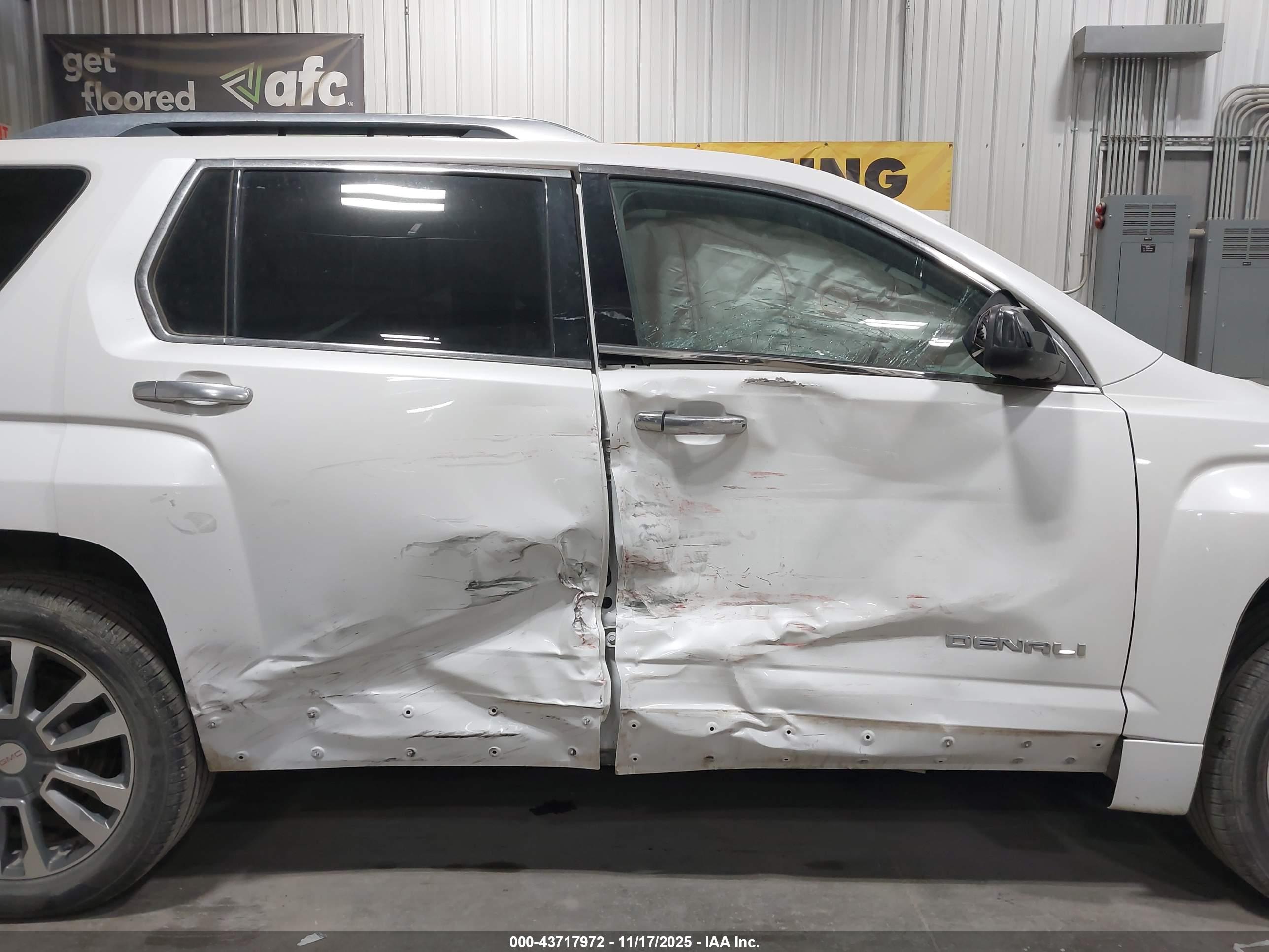 GMC TERRAIN image 6