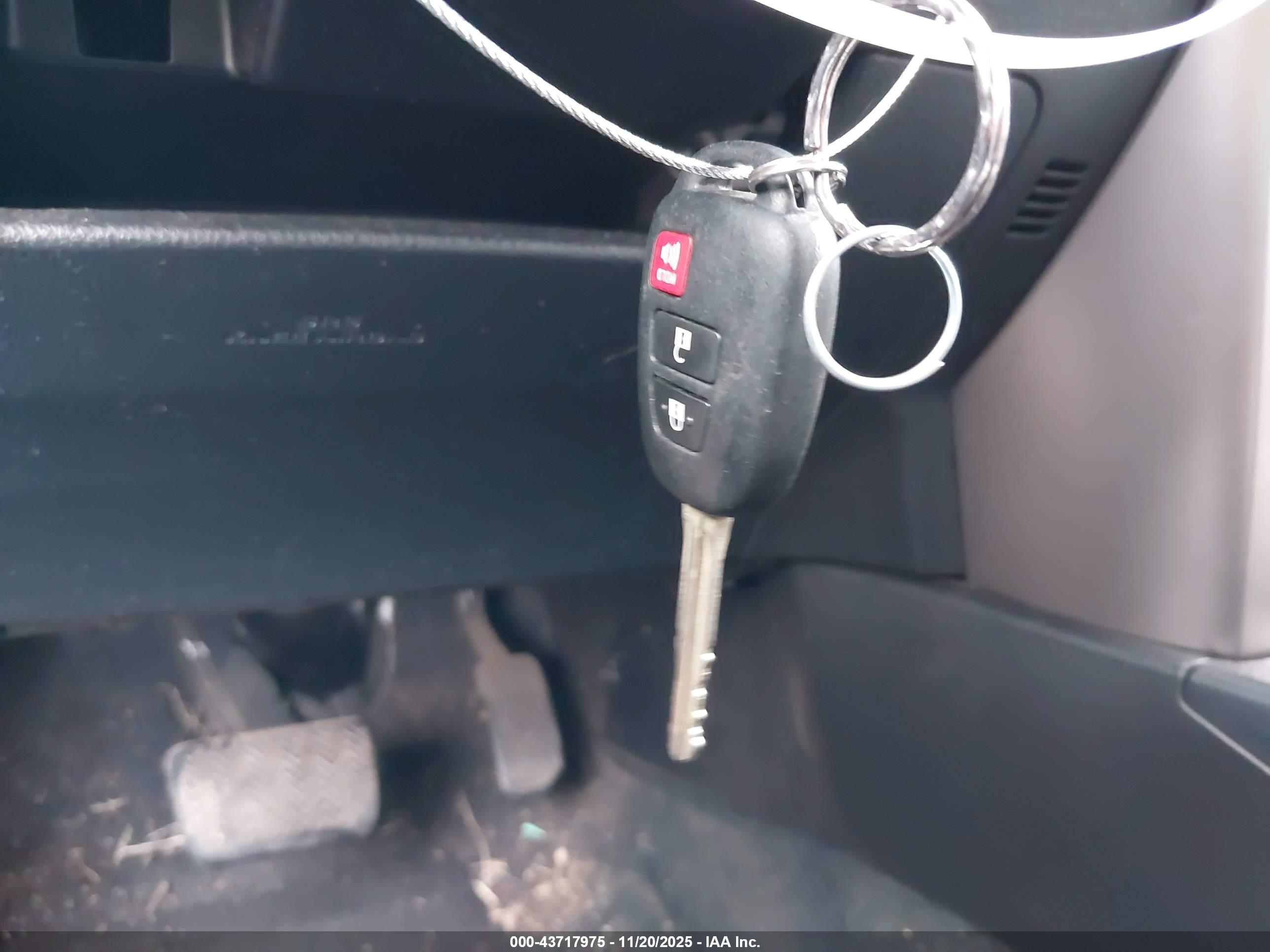 TOYOTA RAV4 image 11