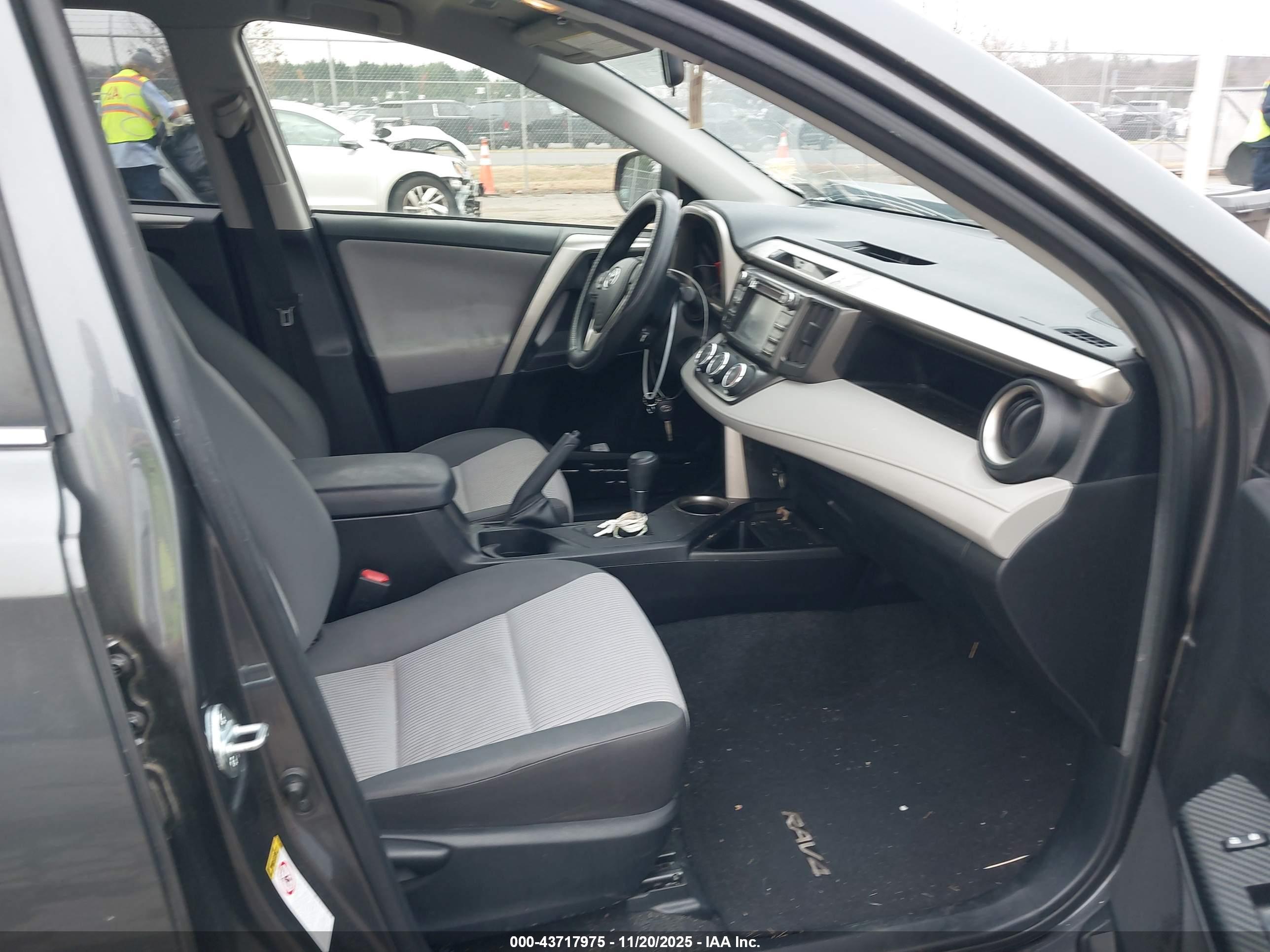 TOYOTA RAV4 image 5