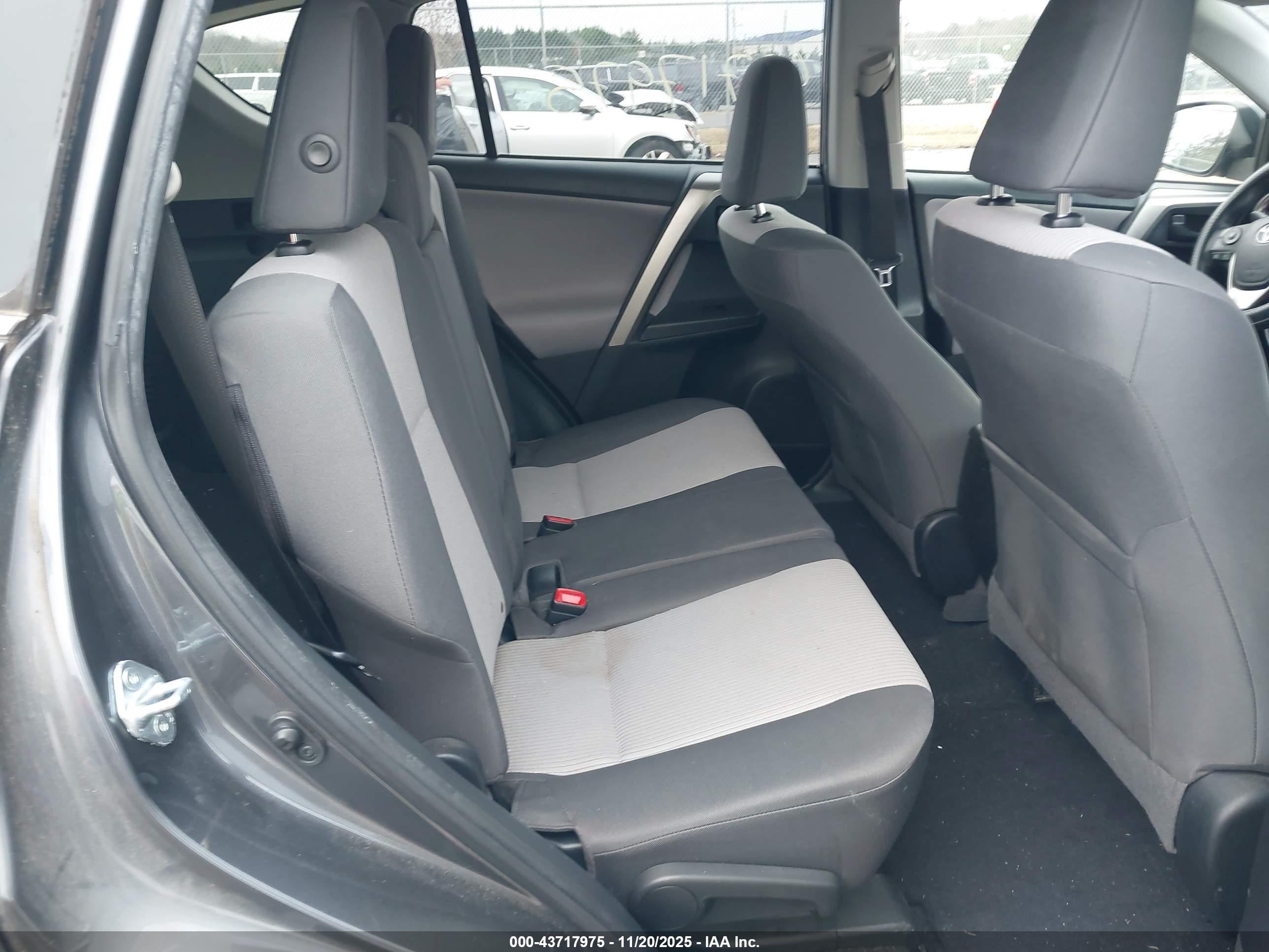 TOYOTA RAV4 image 8