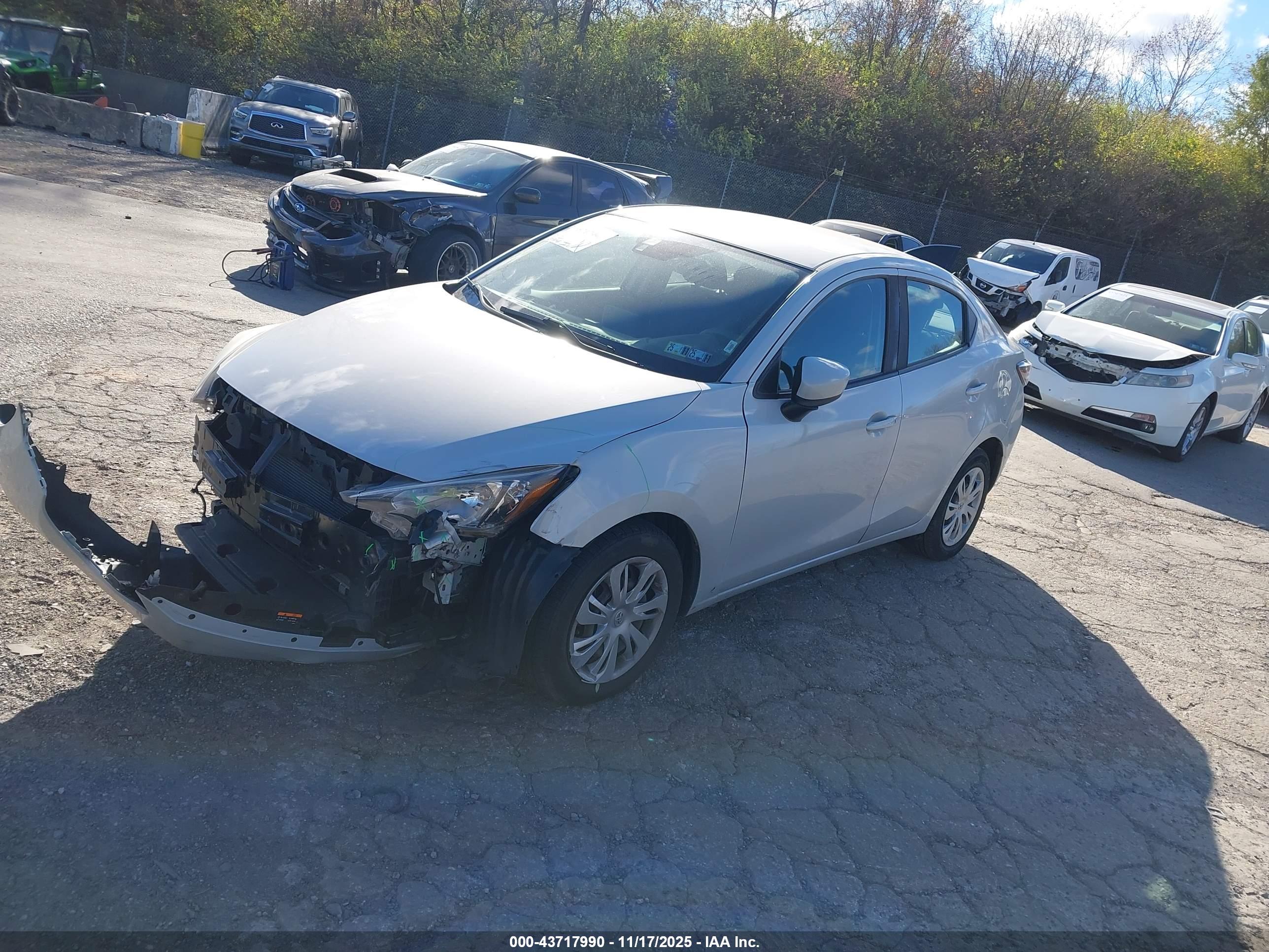 TOYOTA YARIS image 2