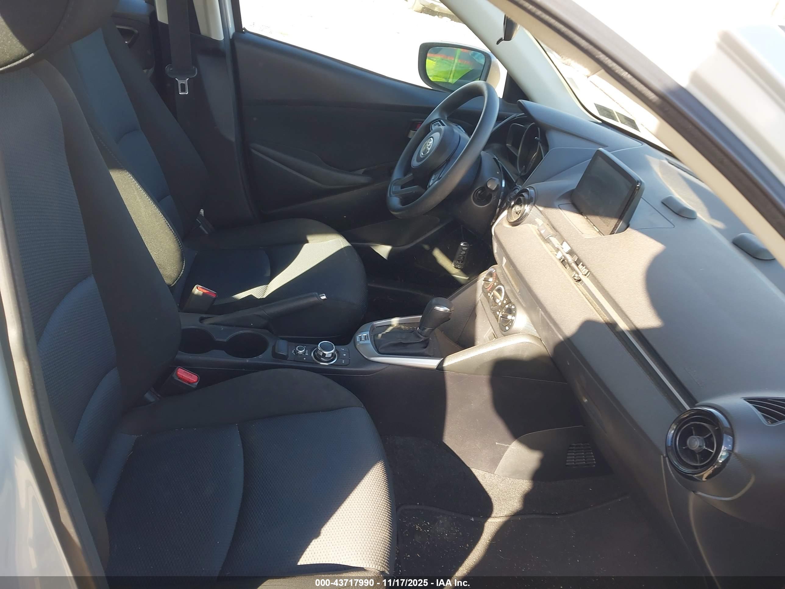 TOYOTA YARIS image 5