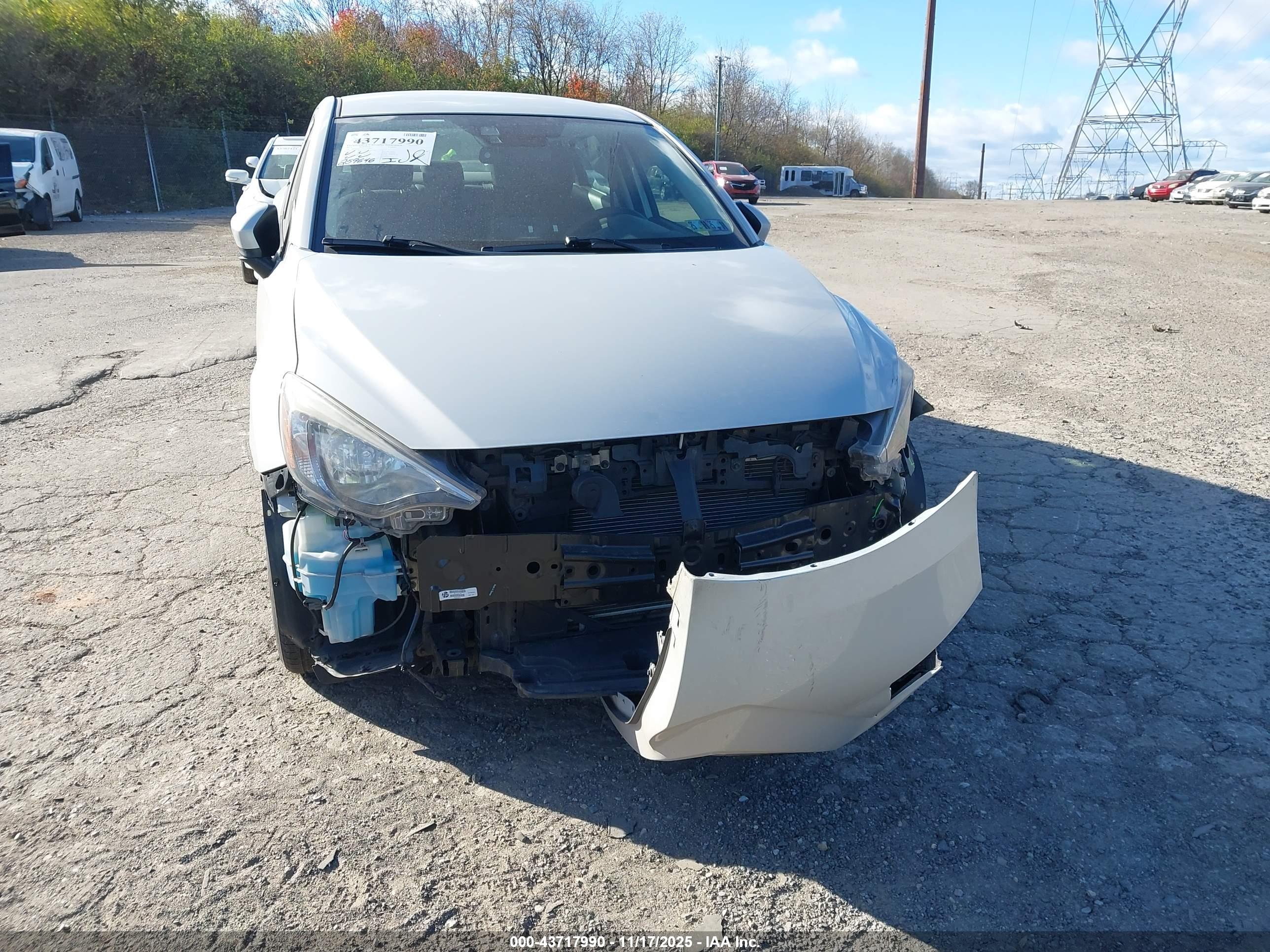 TOYOTA YARIS image 6