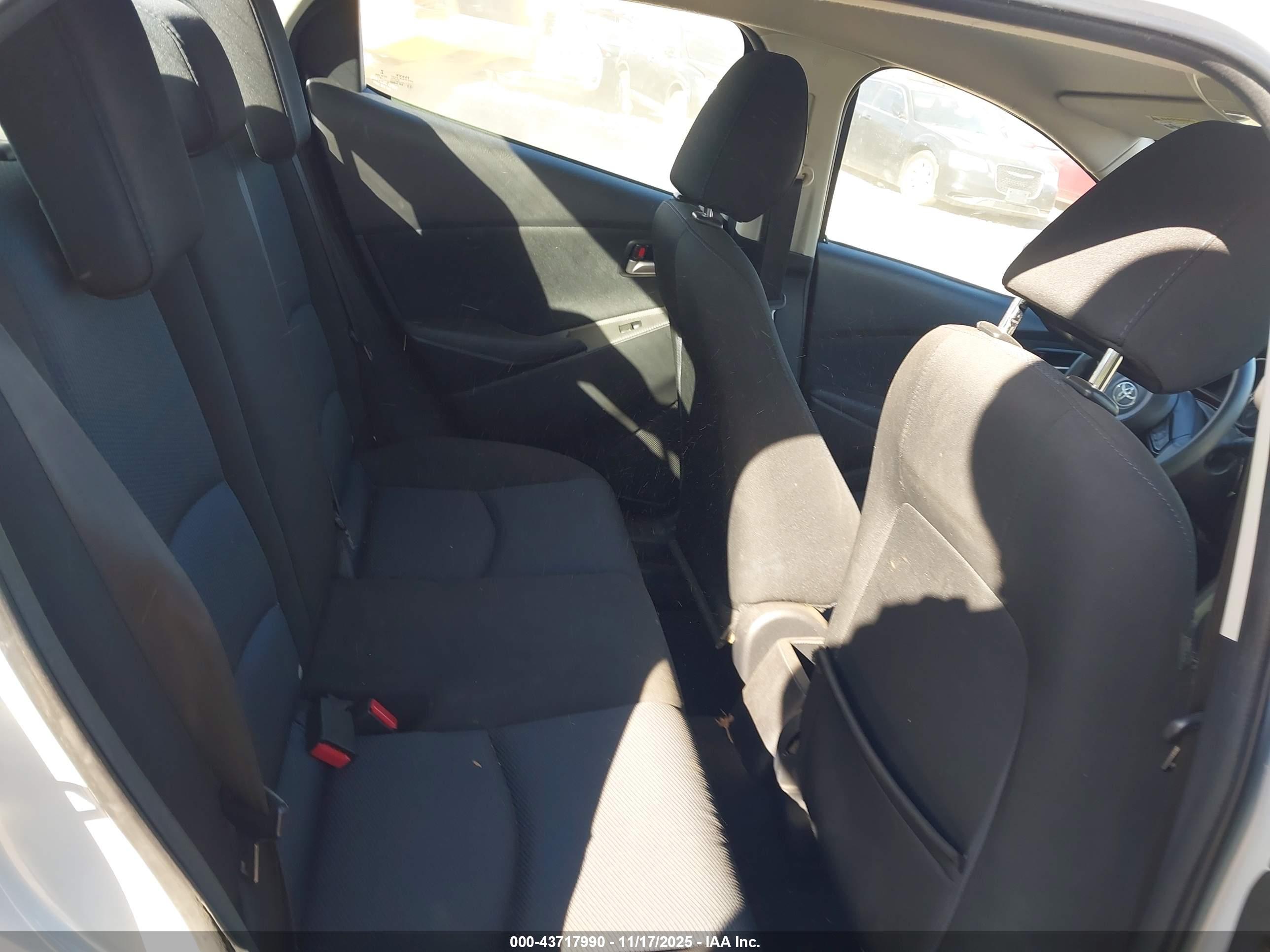 TOYOTA YARIS image 8