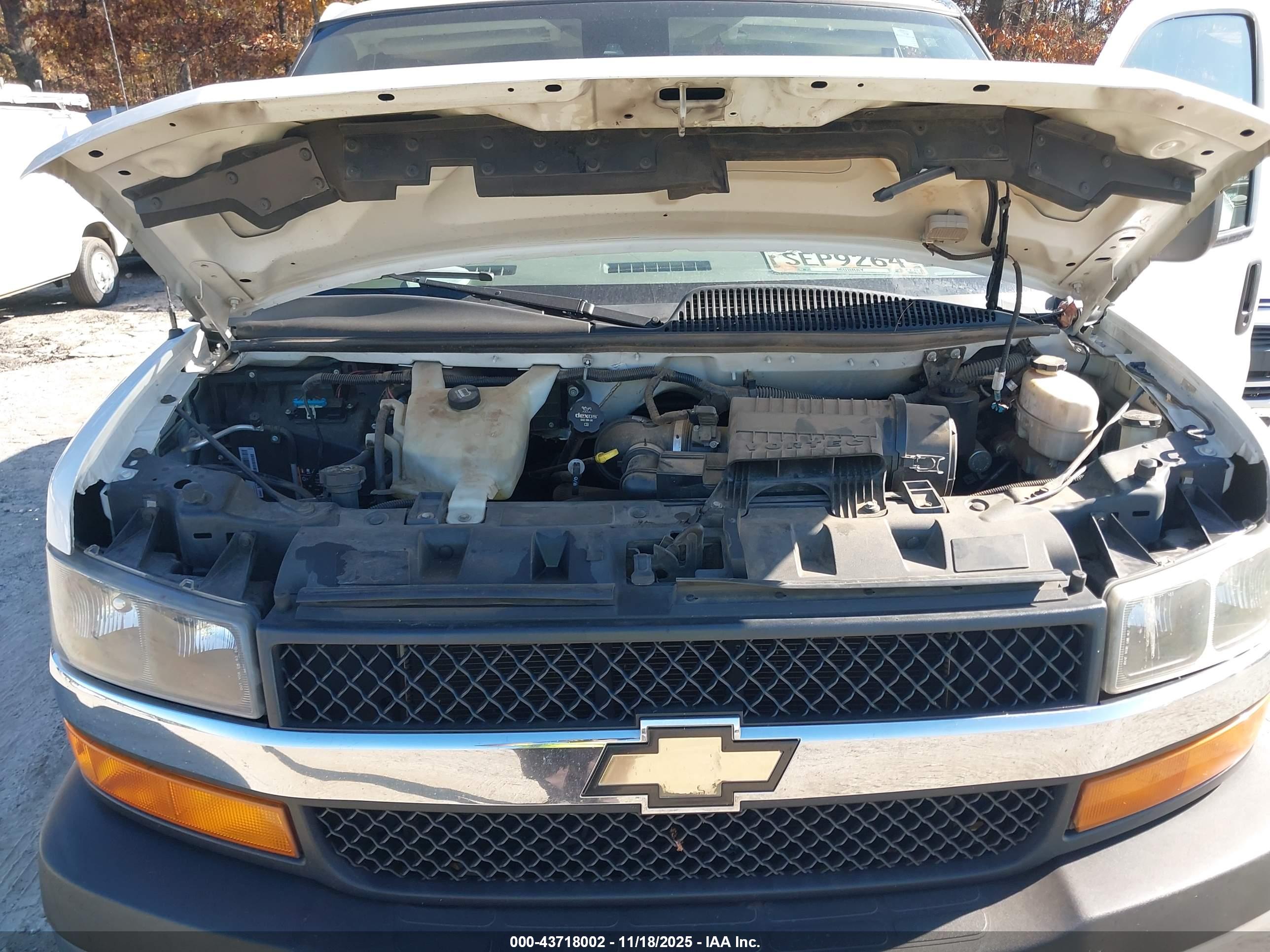CHEVROLET EXPRESS image 10