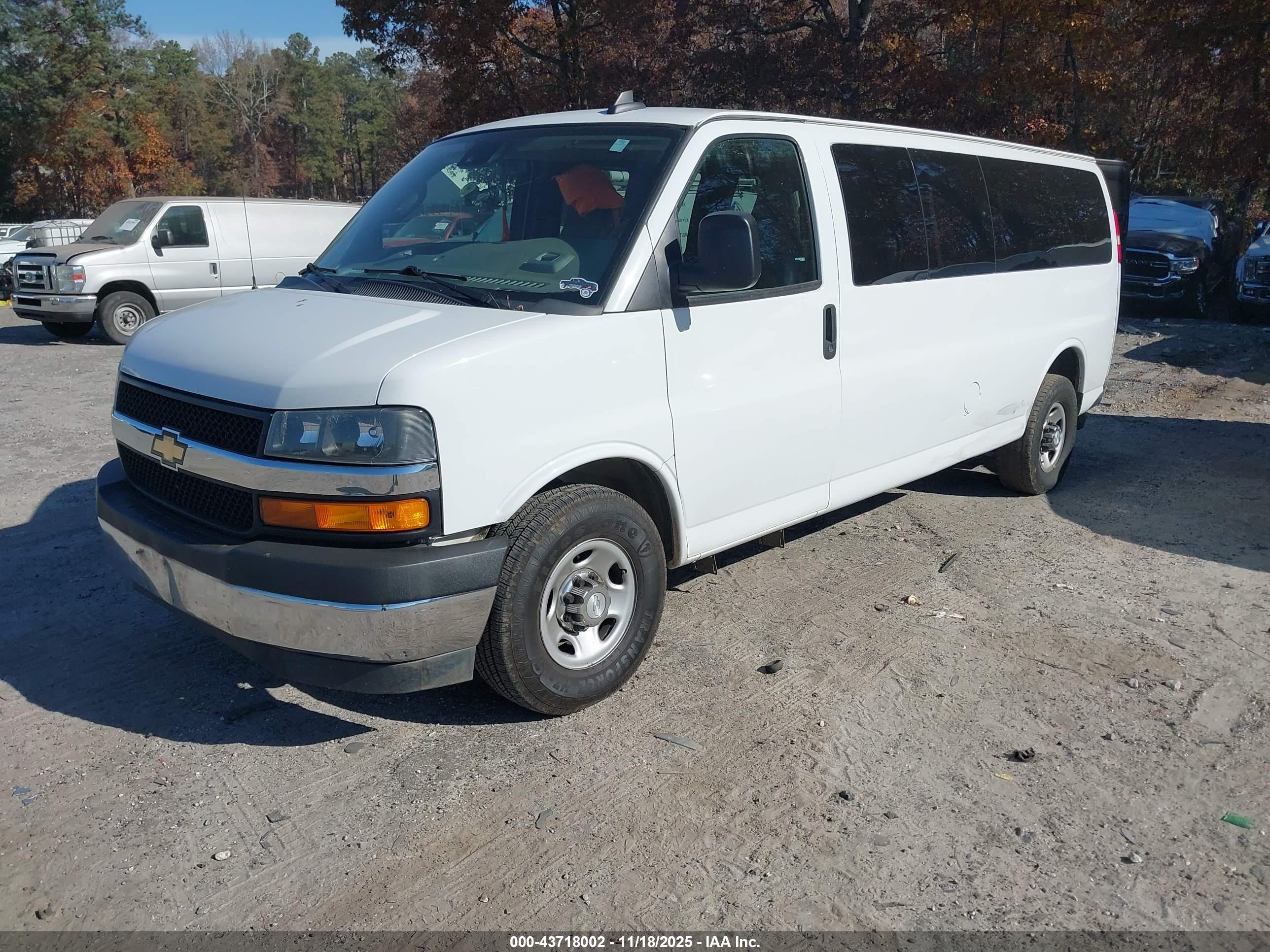 CHEVROLET EXPRESS image 2
