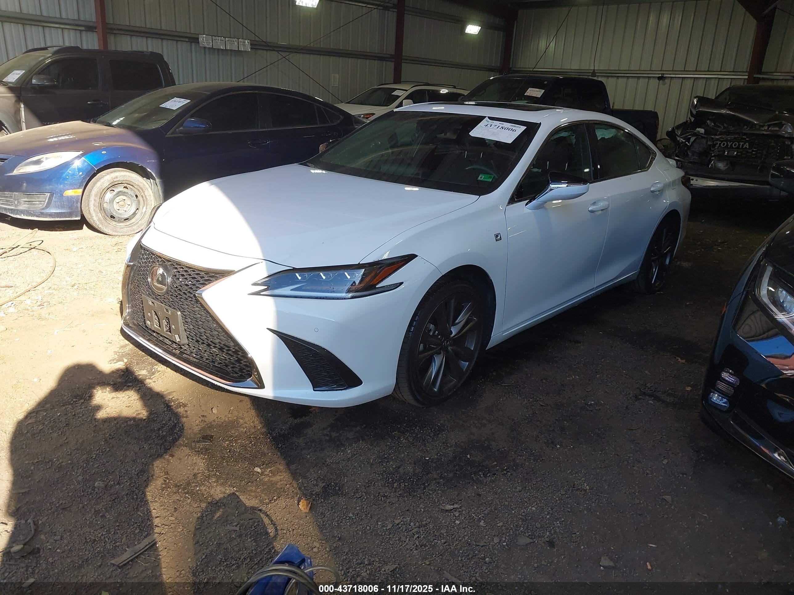 LEXUS ES image 2
