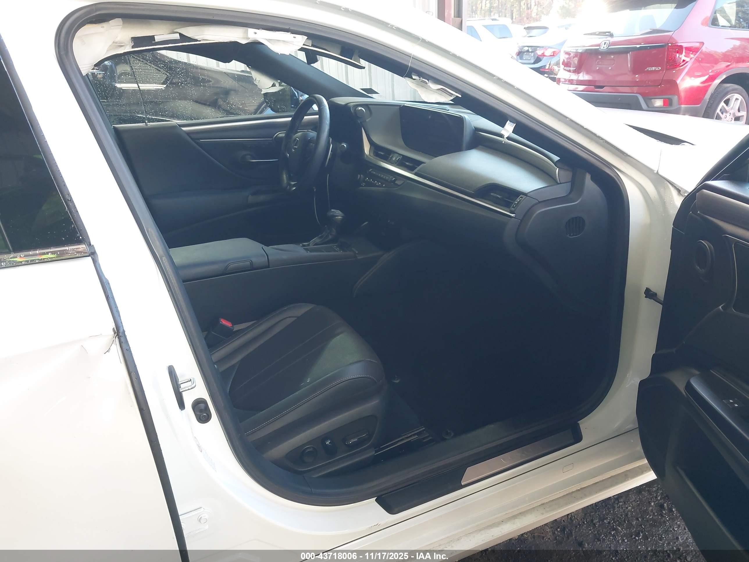 LEXUS ES image 5