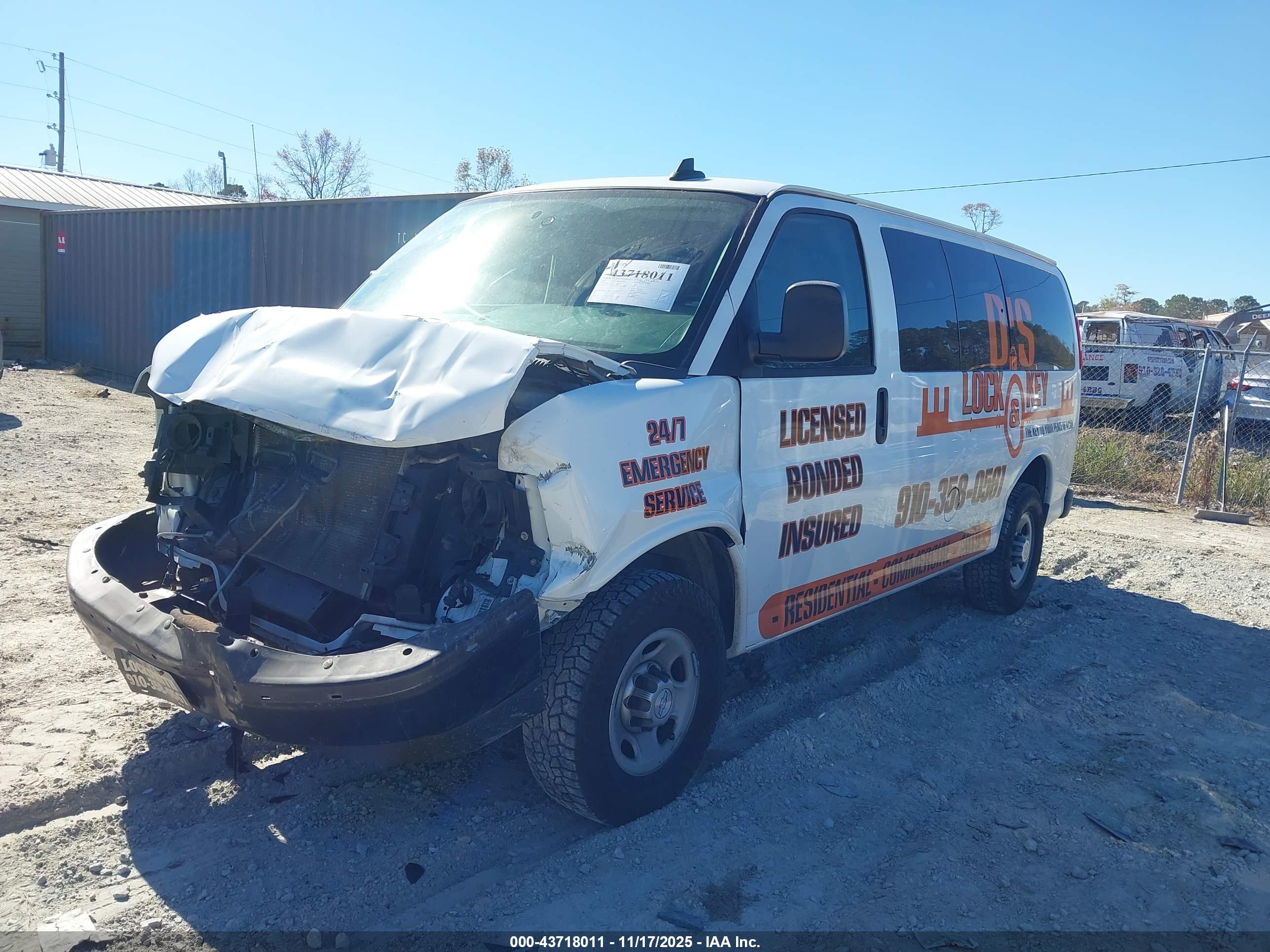 CHEVROLET EXPRESS image 2