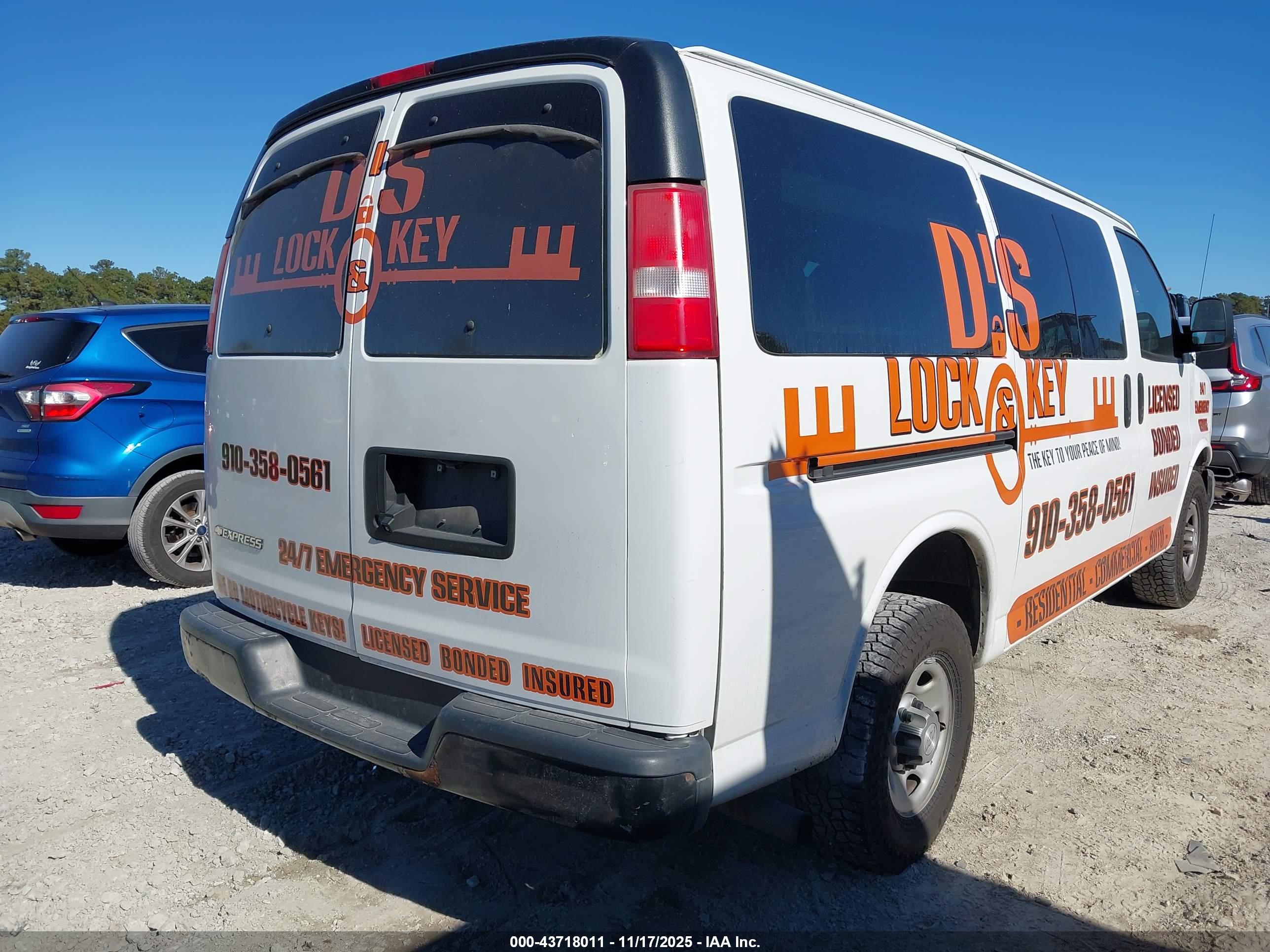 CHEVROLET EXPRESS image 4