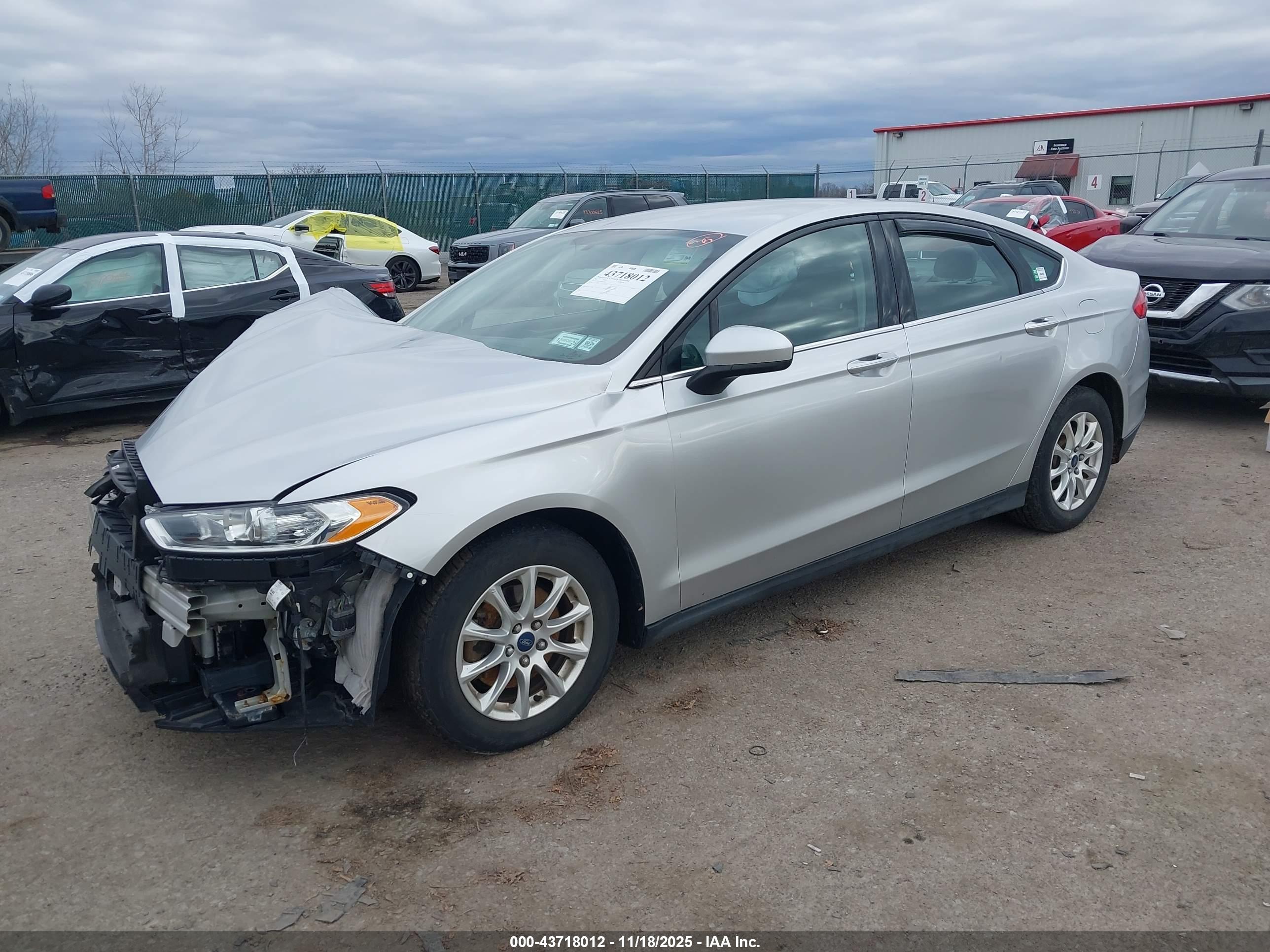 FORD FUSION image 2