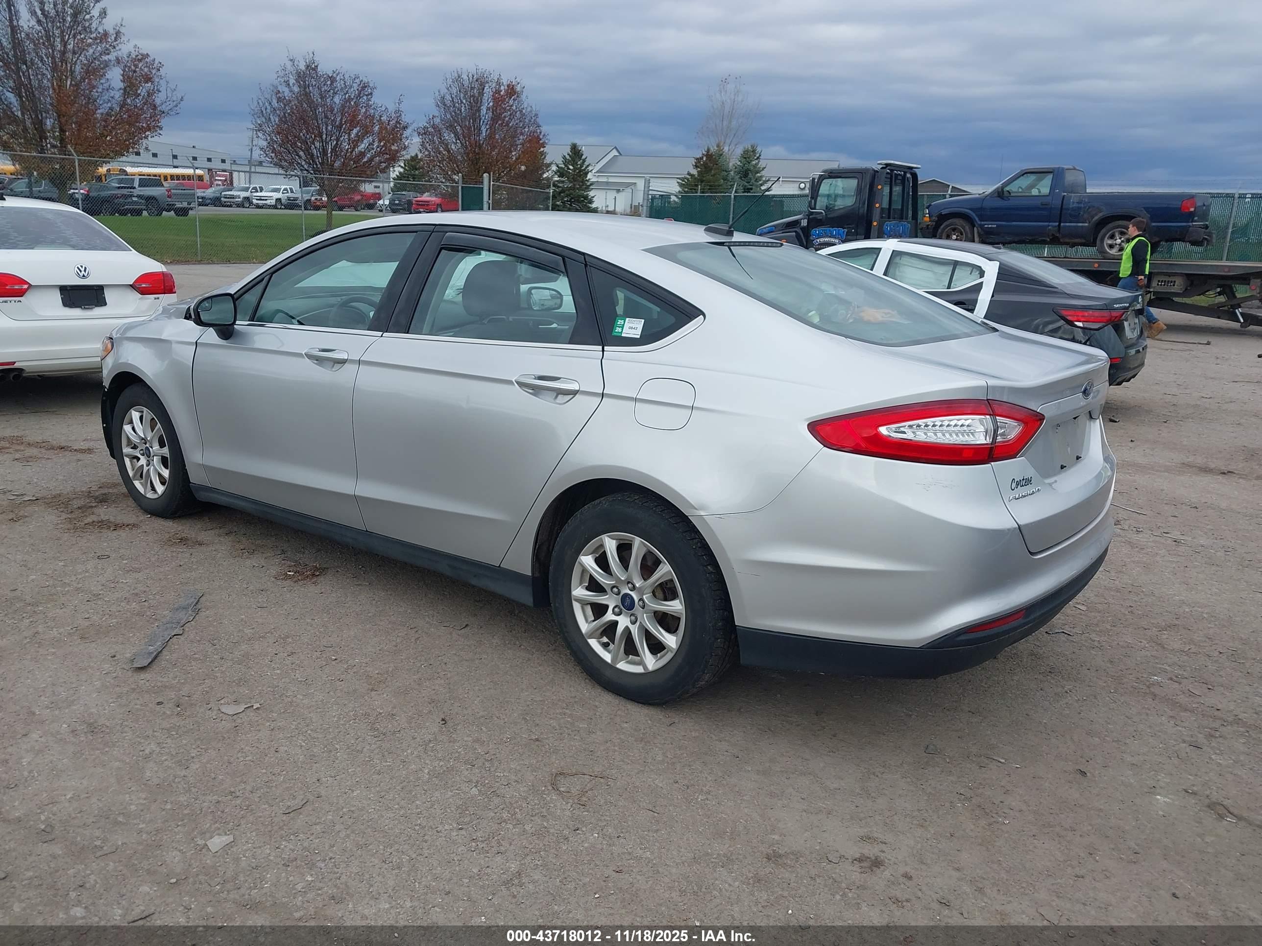FORD FUSION image 3