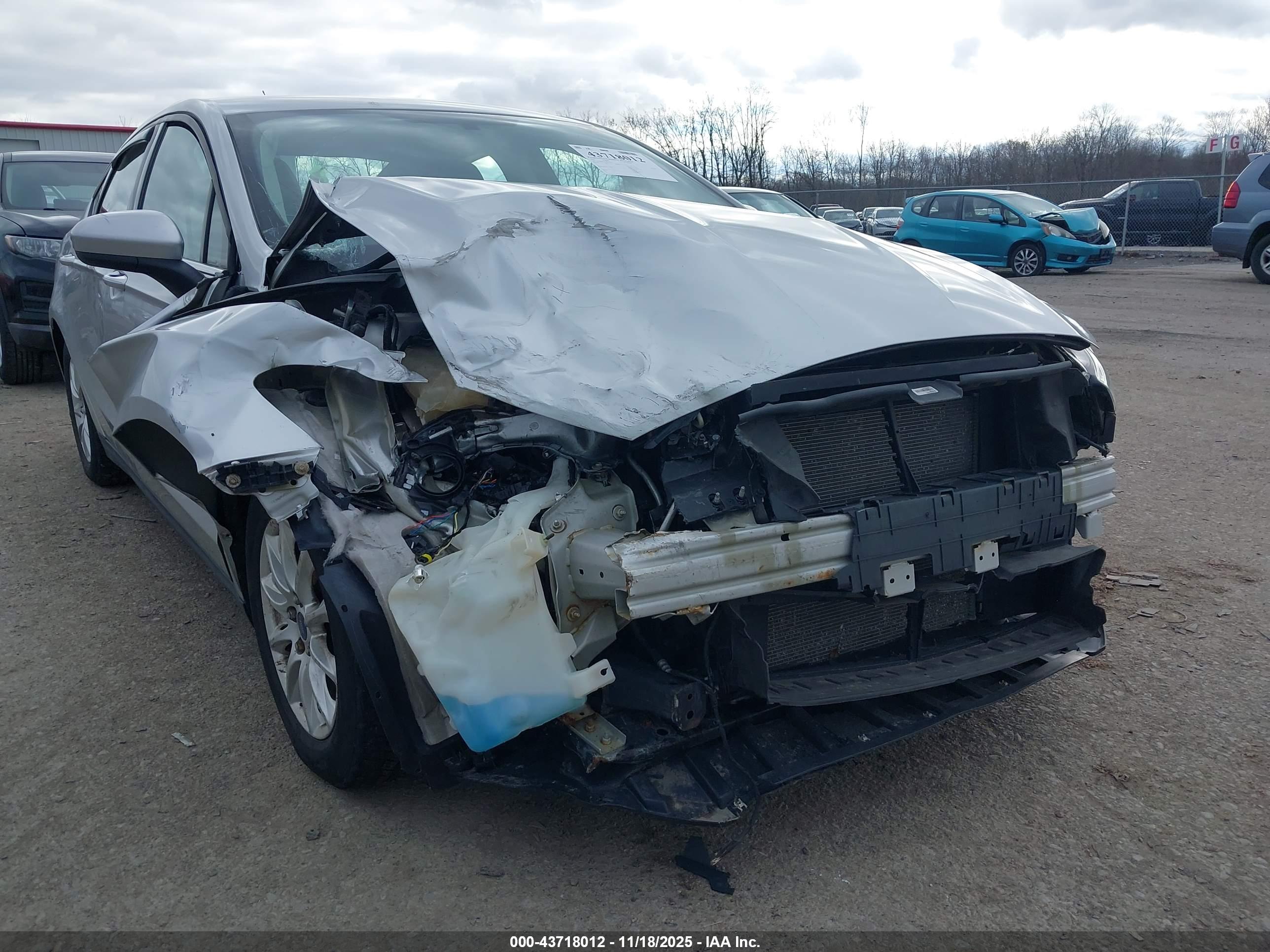 FORD FUSION image 6