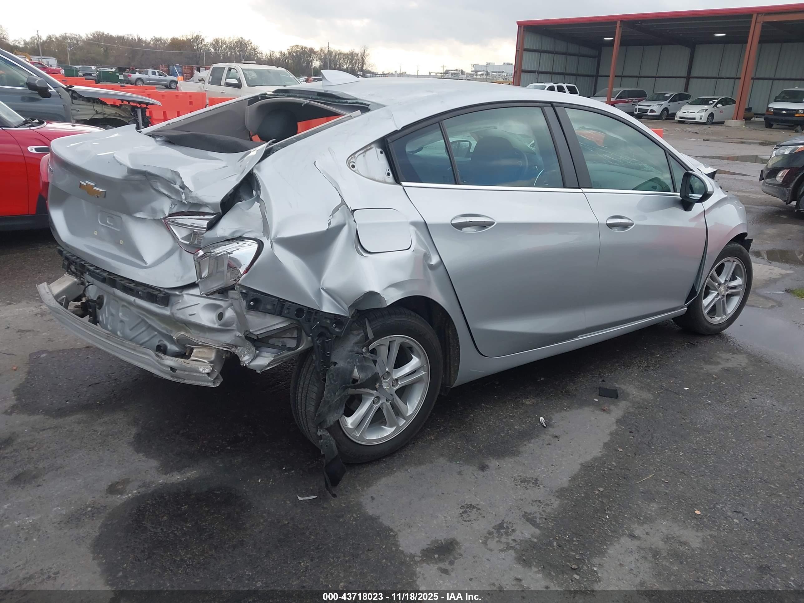 CHEVROLET CRUZE image 4