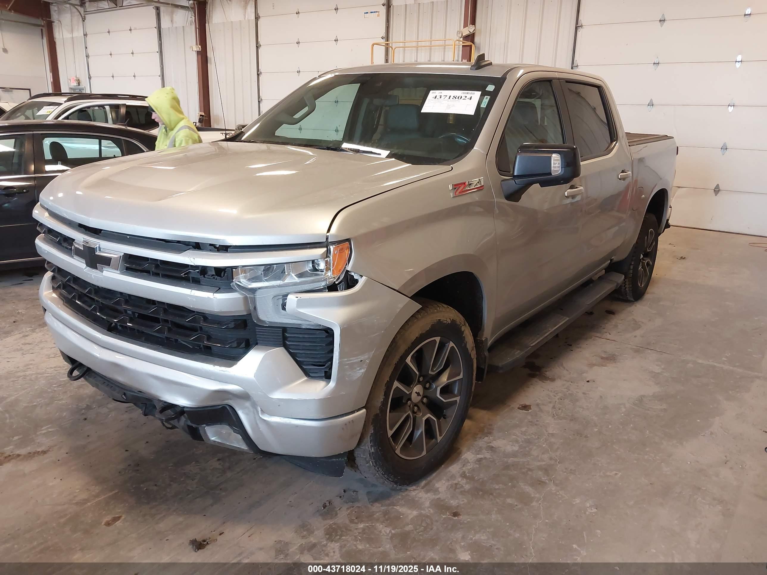 CHEVROLET SILVERADO image 2