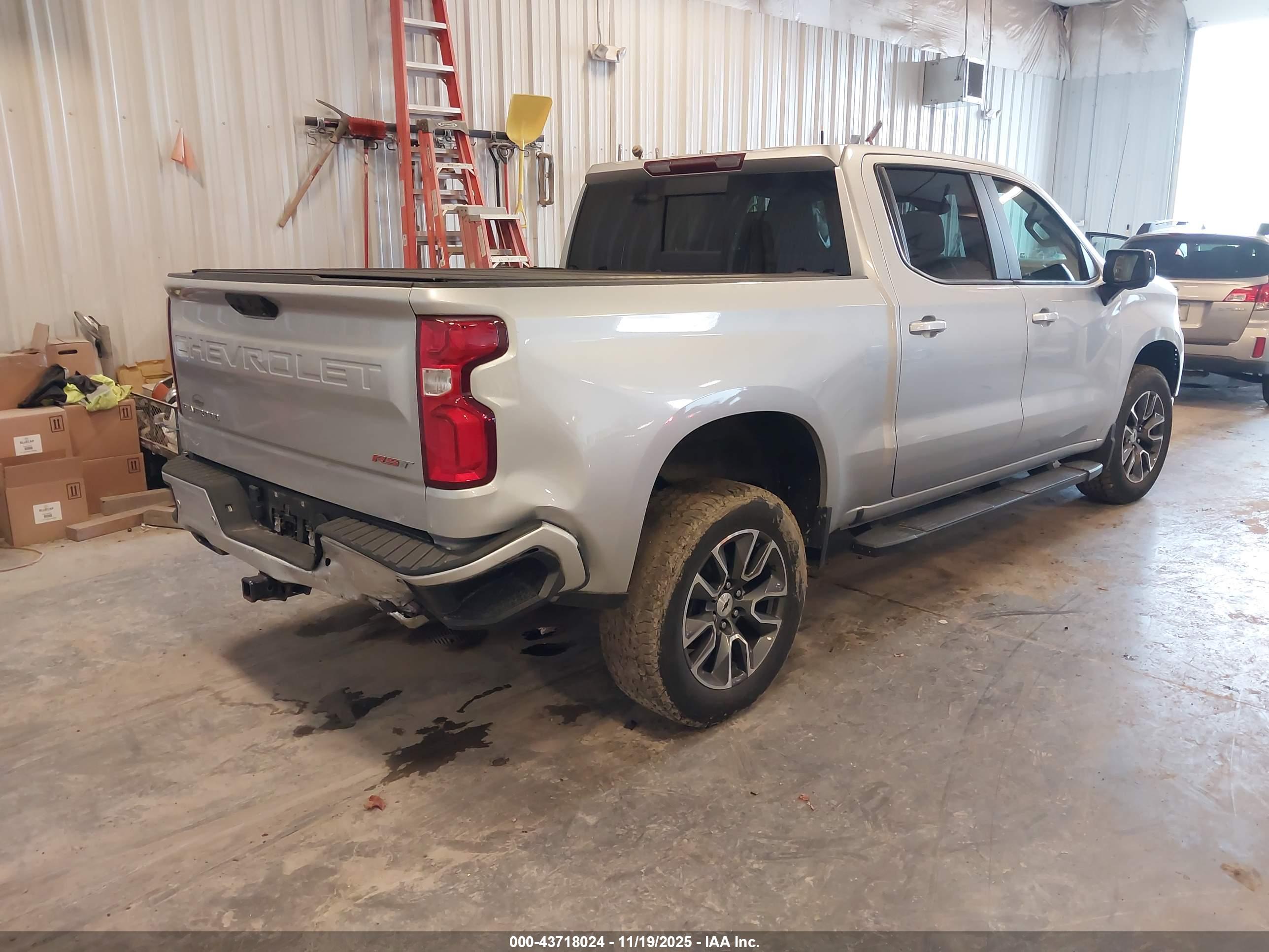CHEVROLET SILVERADO image 4