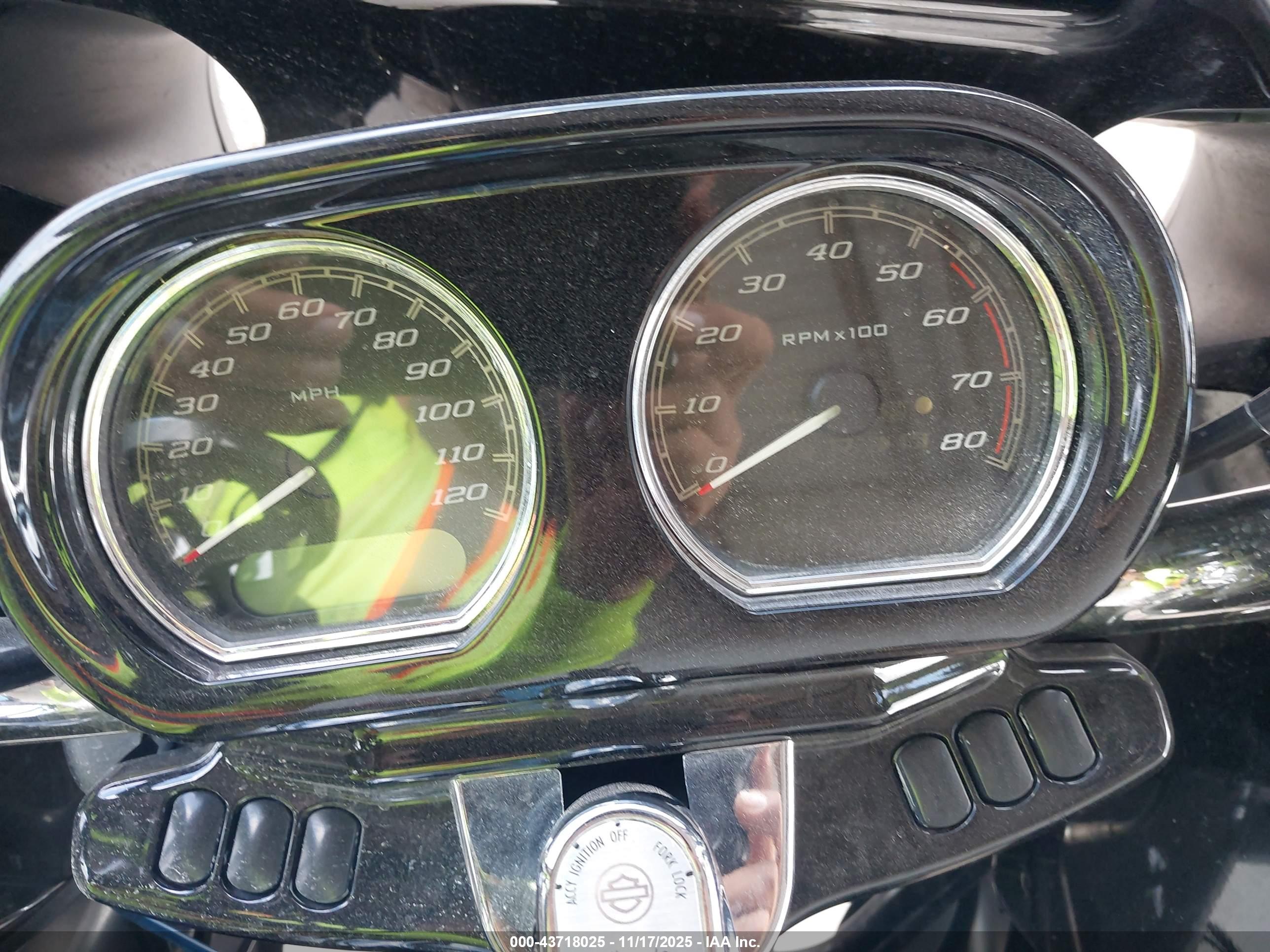 HARLEY-DAVIDSON FLTRXS image 7