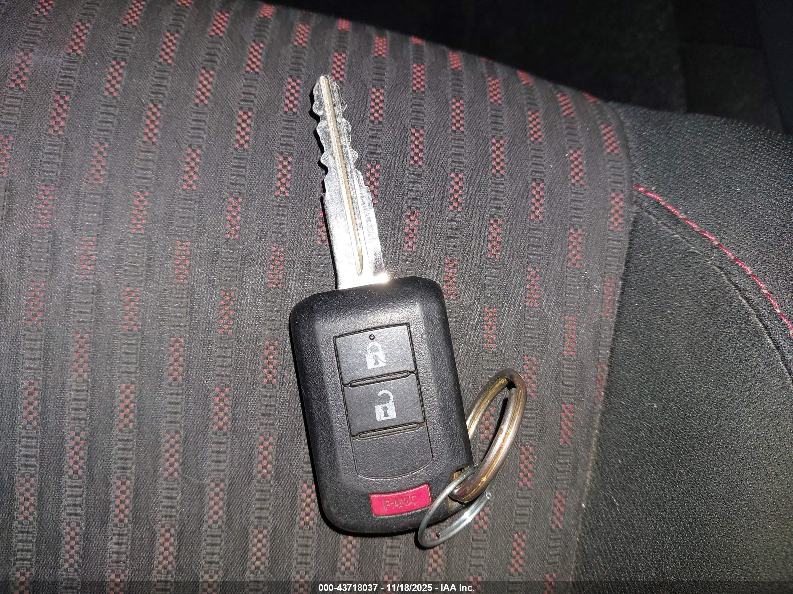 MITSUBISHI OUTLANDER image 11