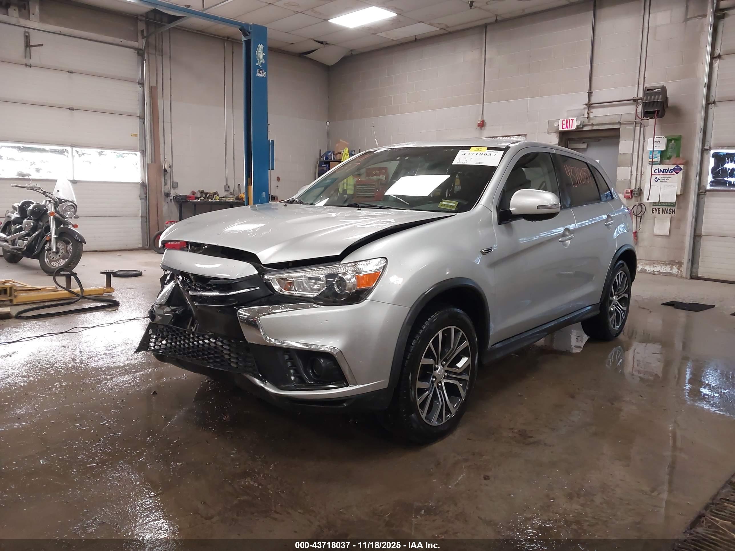 MITSUBISHI OUTLANDER image 2