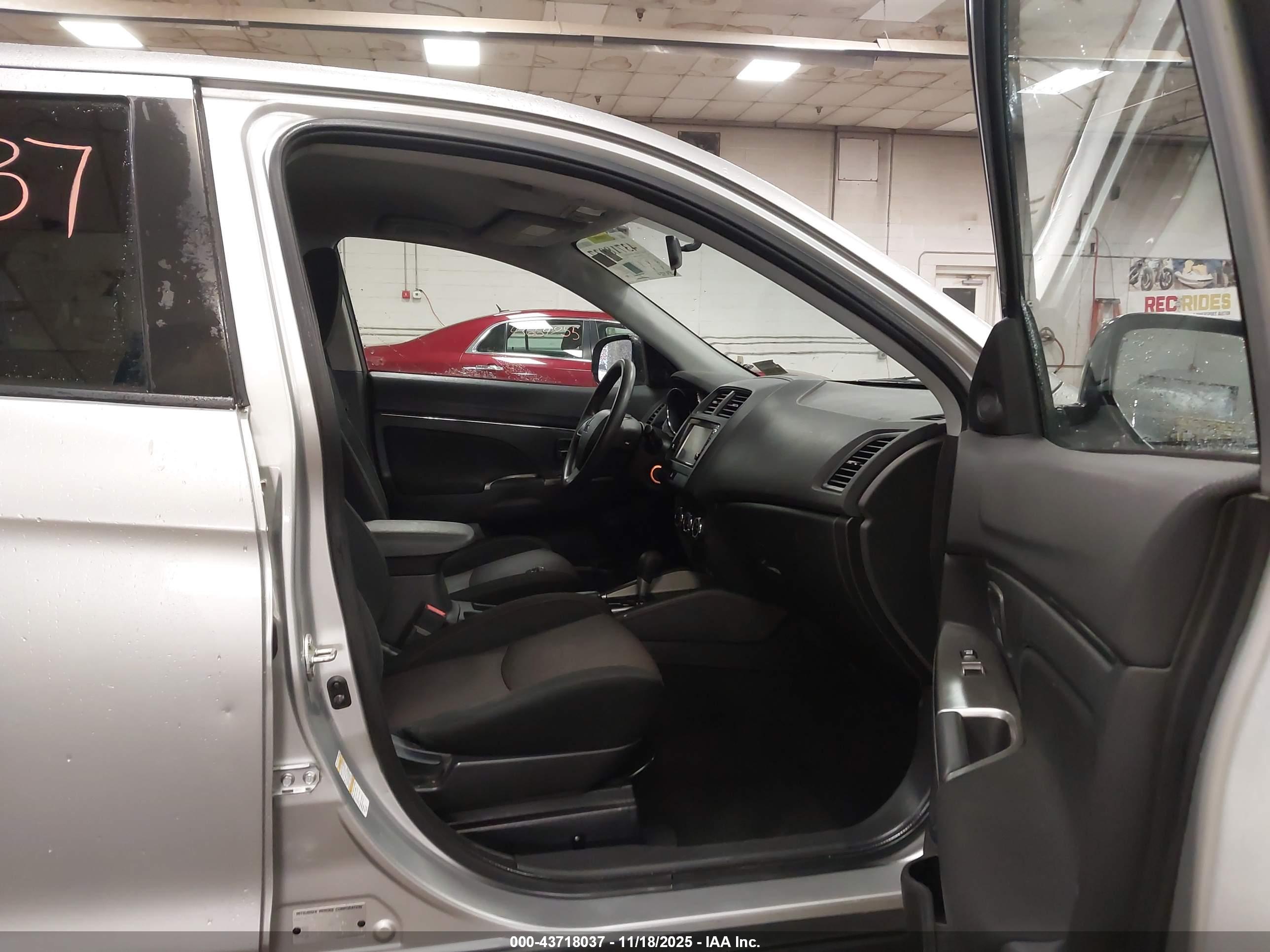 MITSUBISHI OUTLANDER image 5