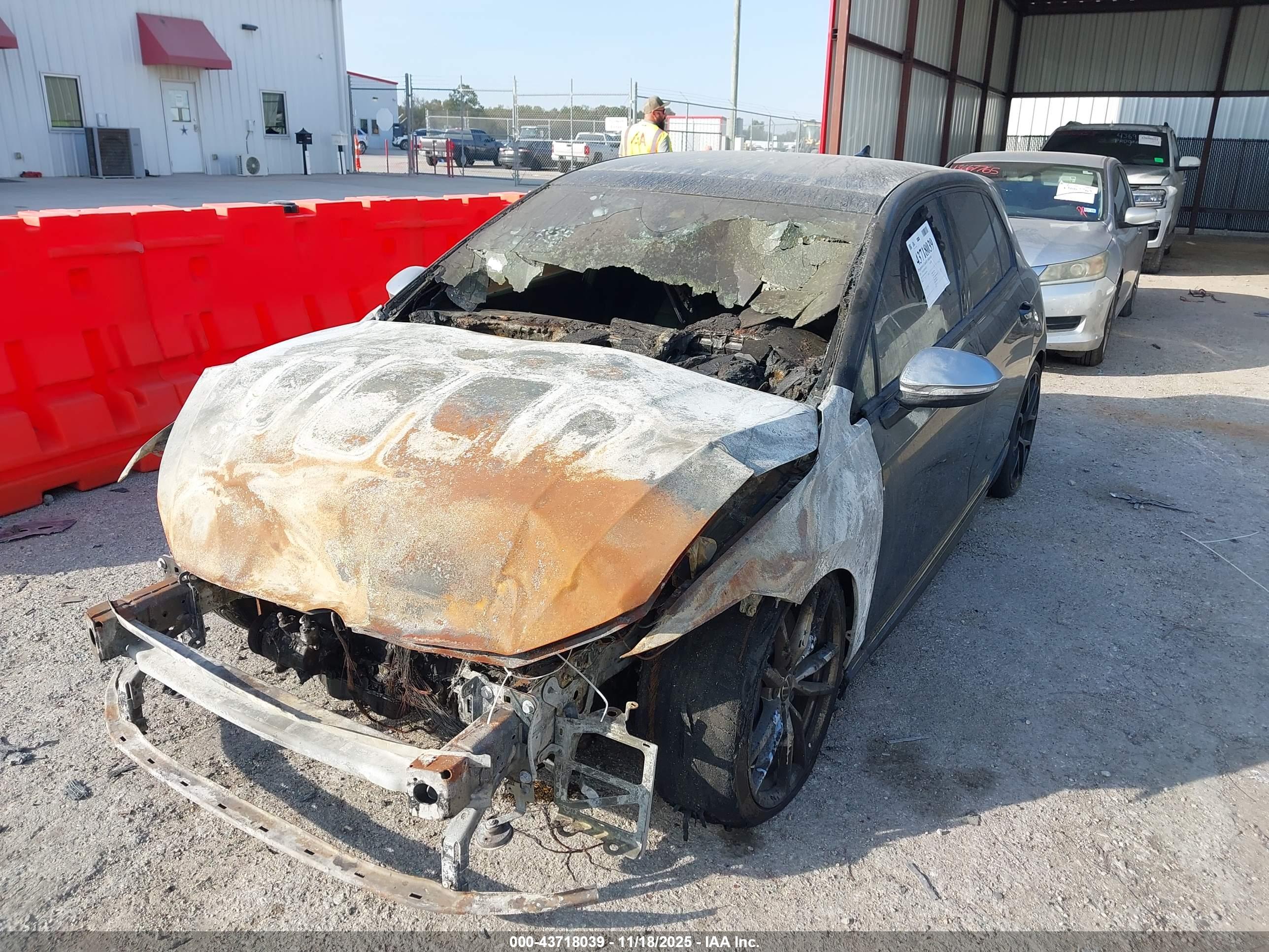 VOLKSWAGEN GOLF image 2