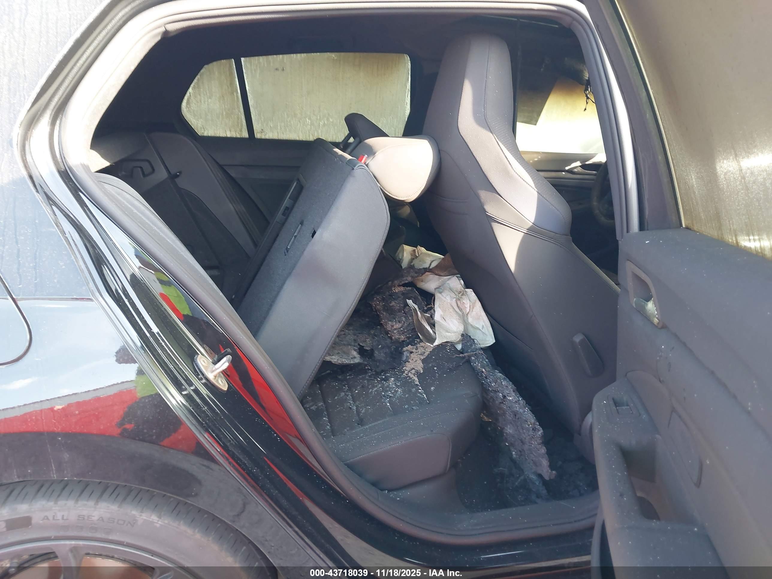 VOLKSWAGEN GOLF image 8