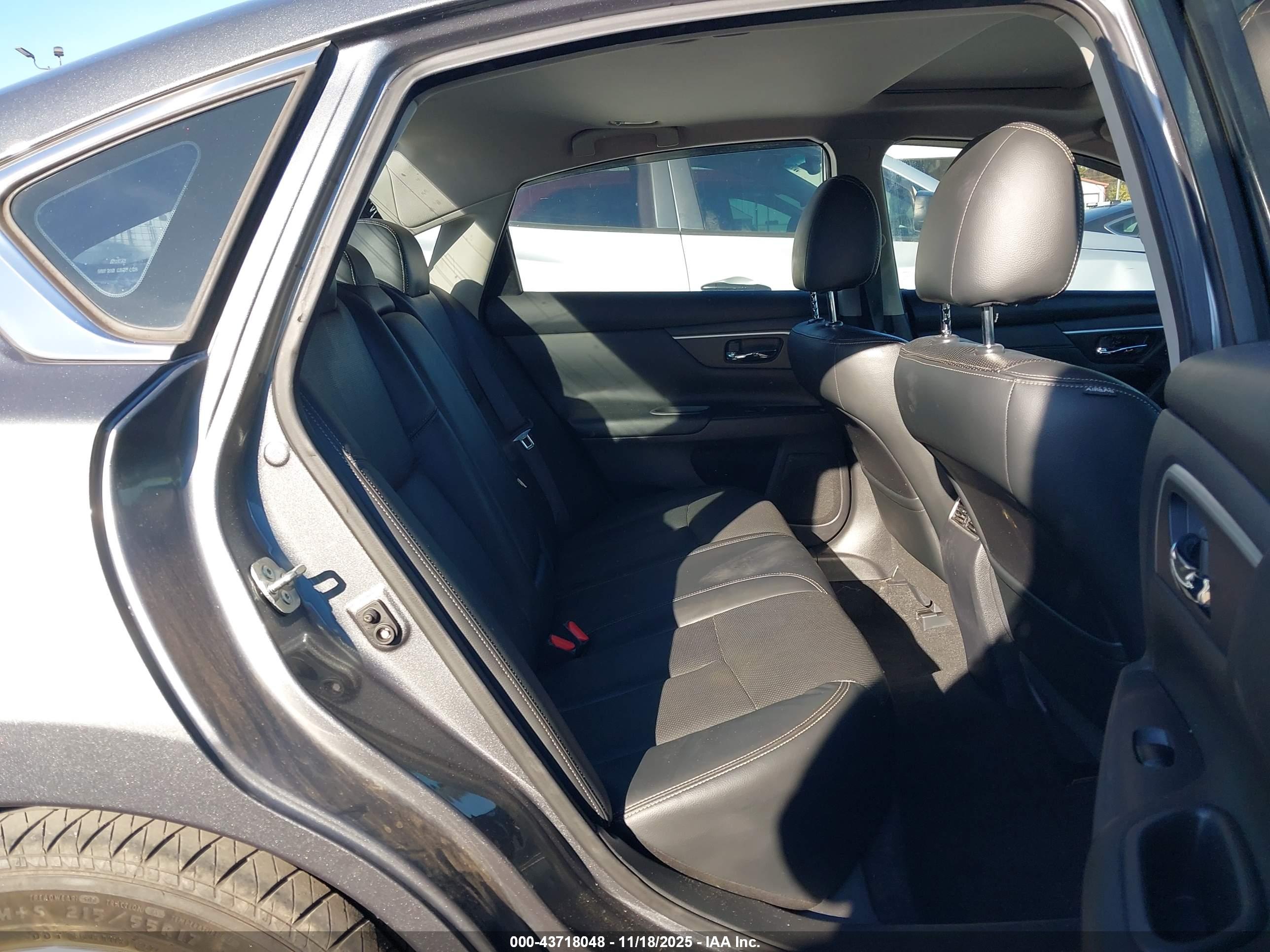 NISSAN ALTIMA image 8