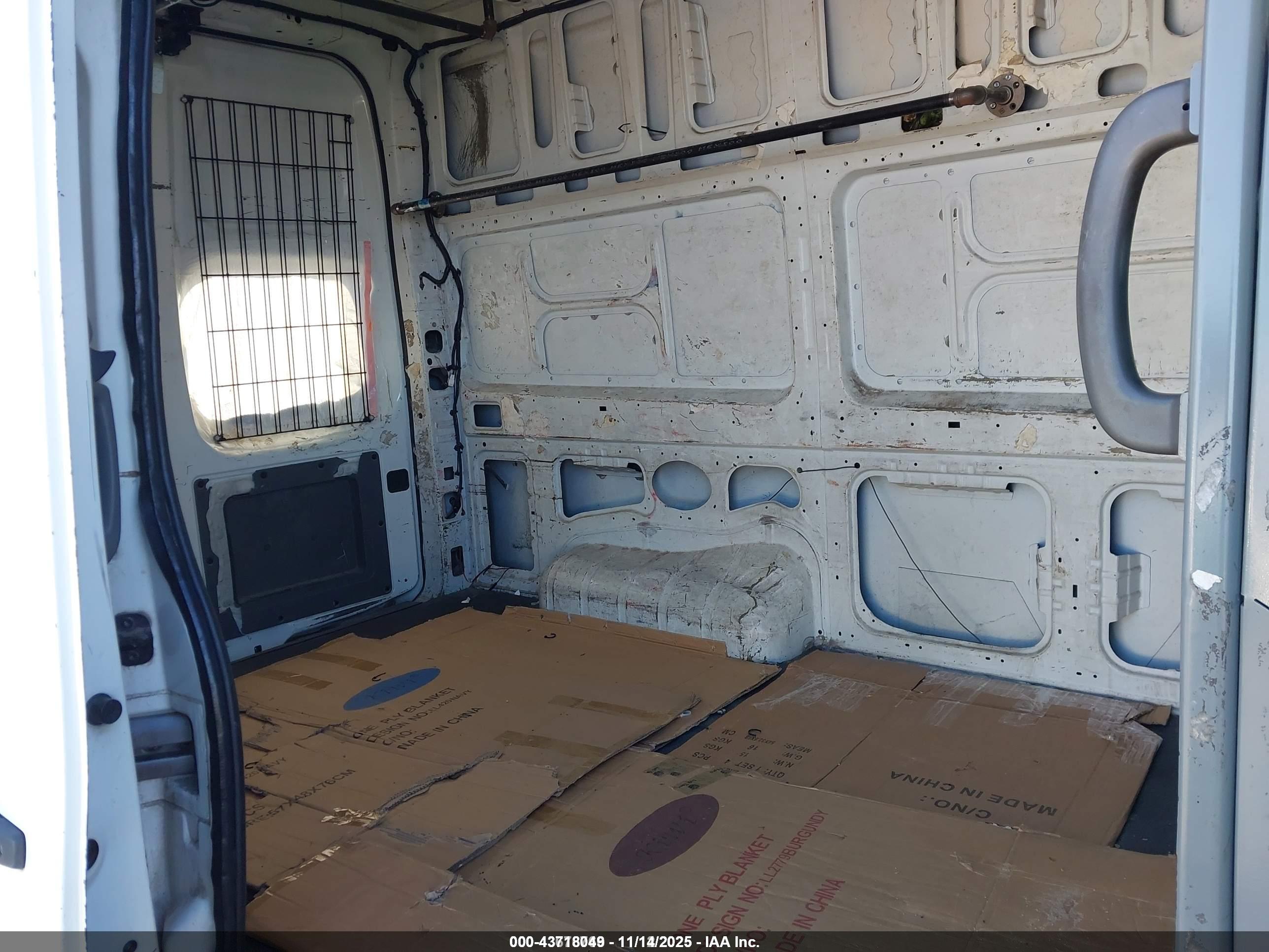 NISSAN NV image 8