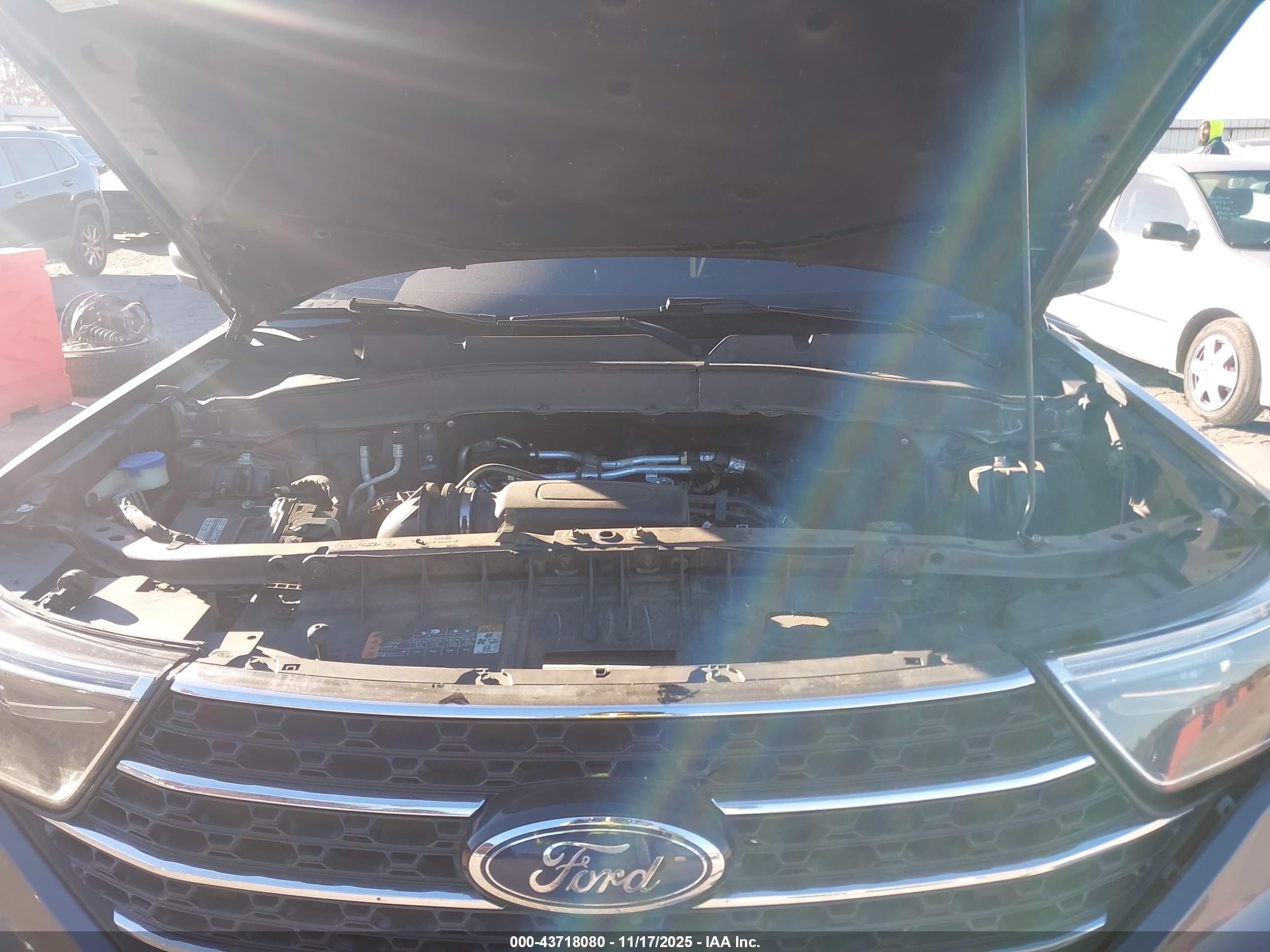 FORD EXPLORER image 10