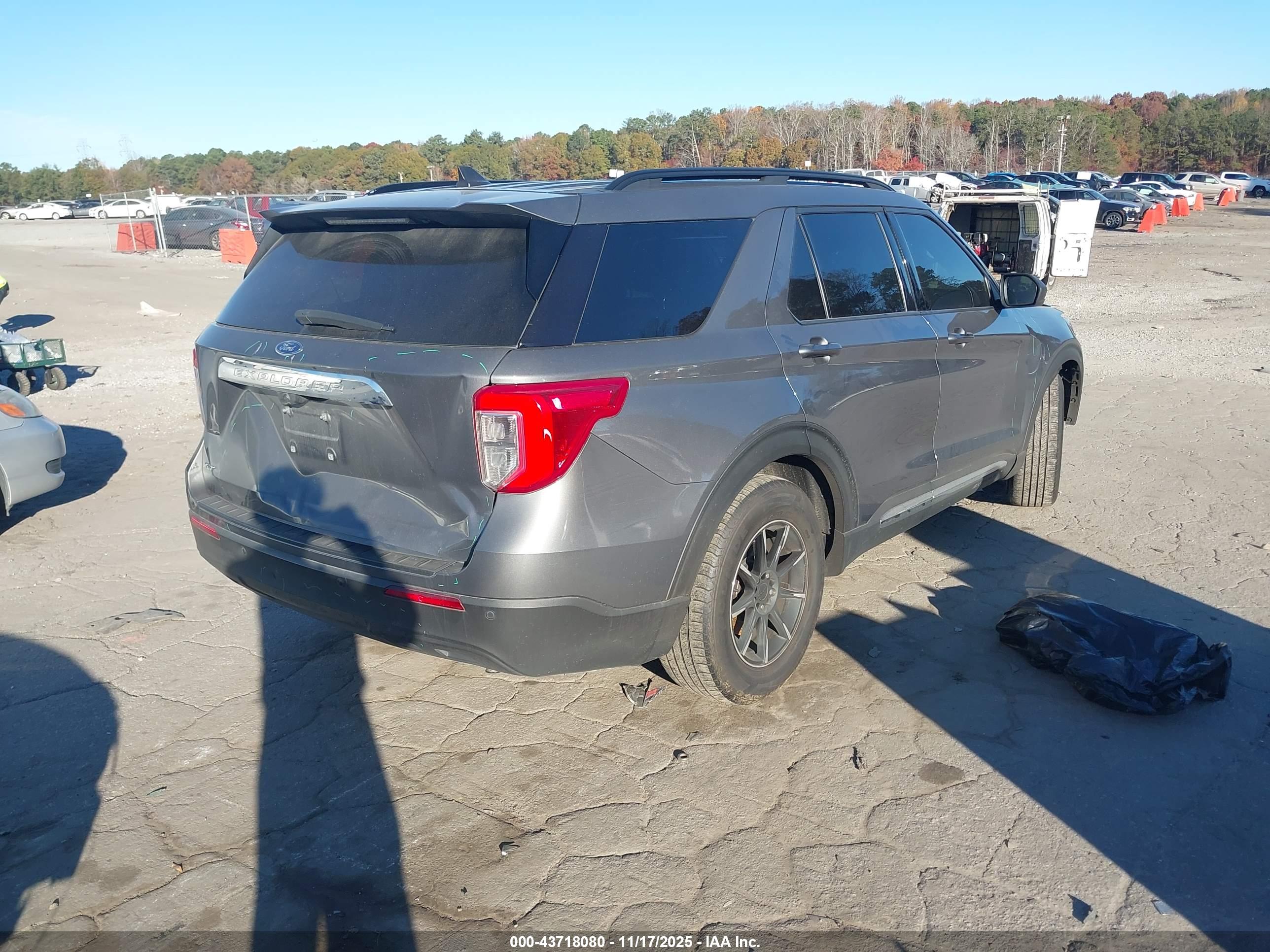 FORD EXPLORER image 4